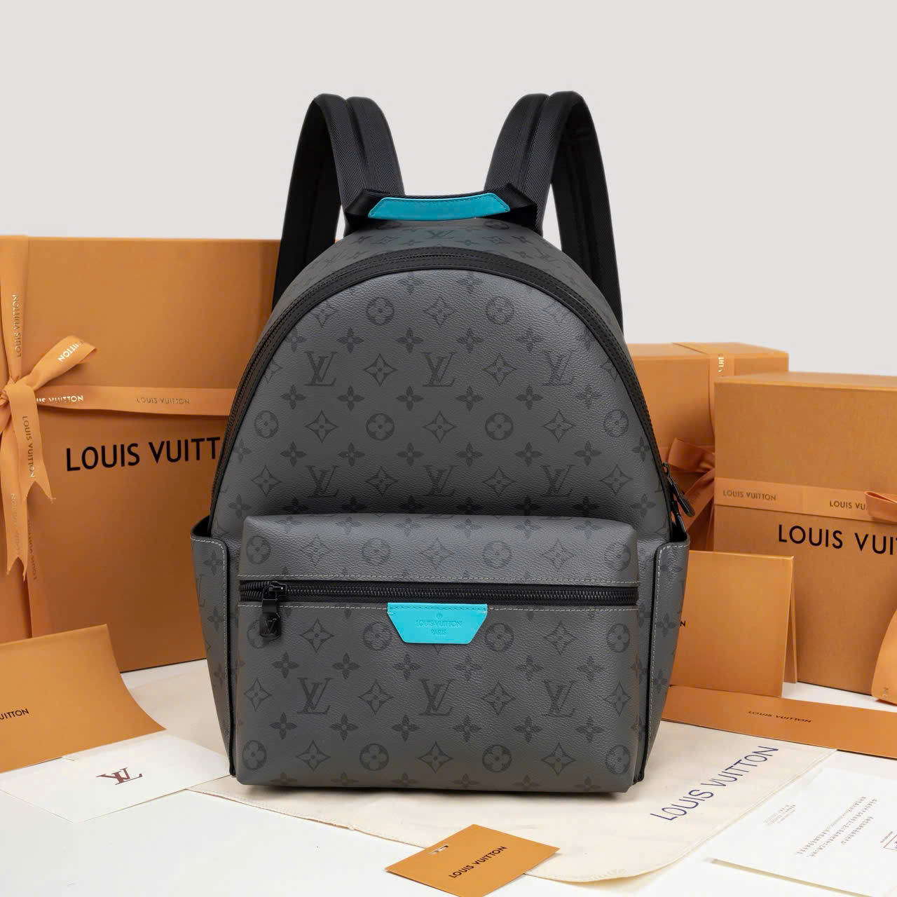 Ba lô nam Louis Vuitton Discovery PM hoa xám