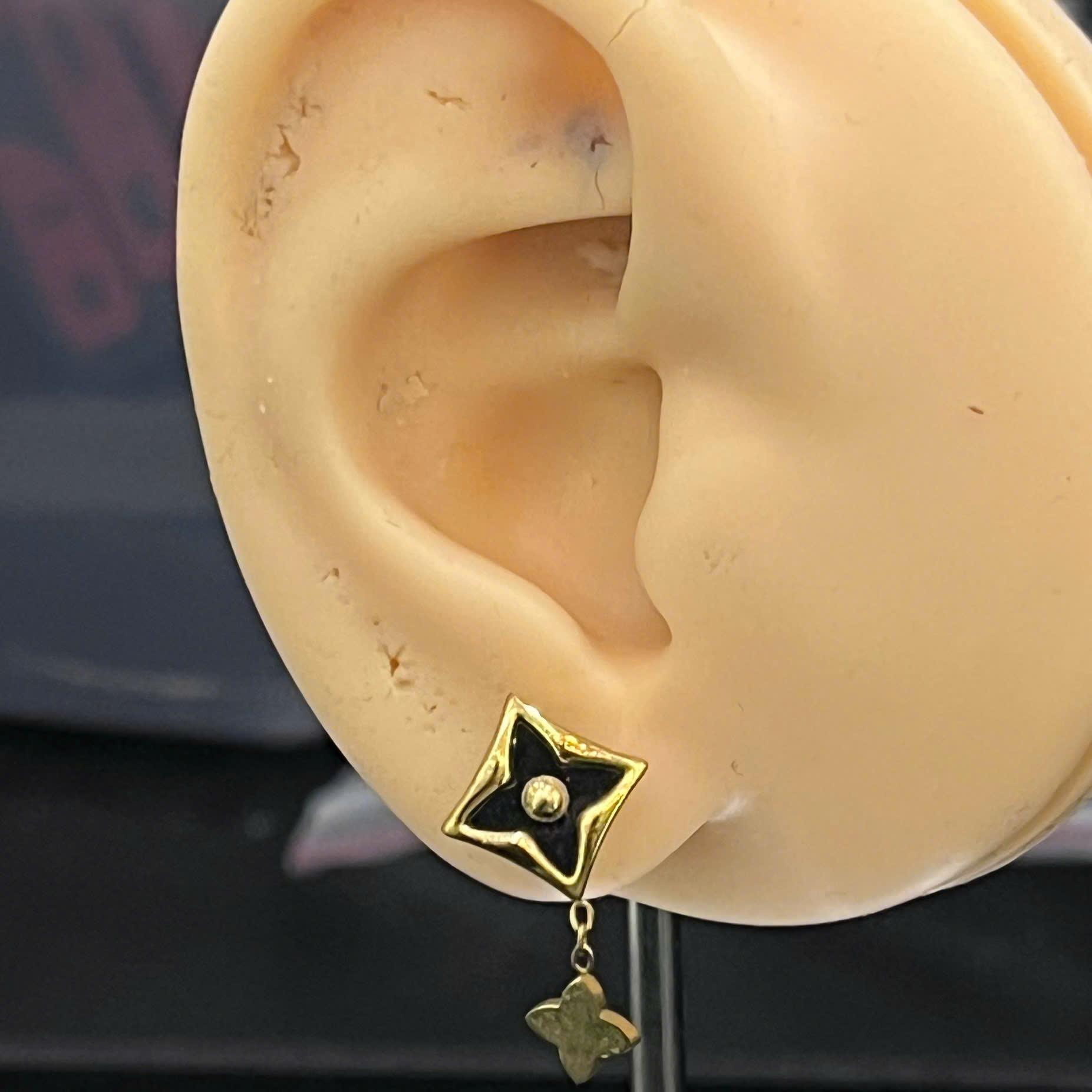 khuyên kiểu cặp LV thoi rơi bốn lá vàng