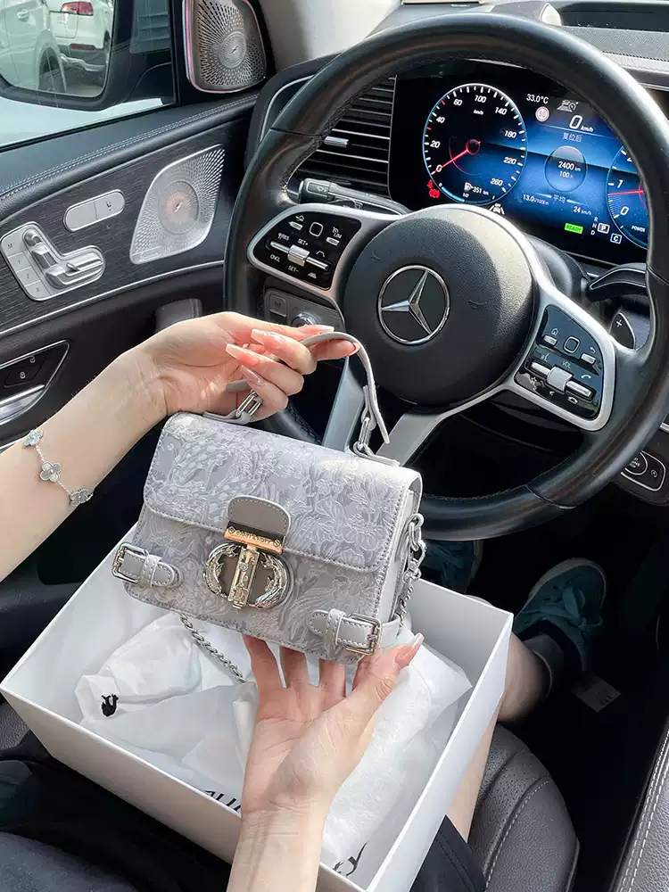 UHE Premium 2510 – Túi da thêu hoa nổi, ánh bạc | Thanh lịch – Tinh tế – Sang trọng_thumbnail_4