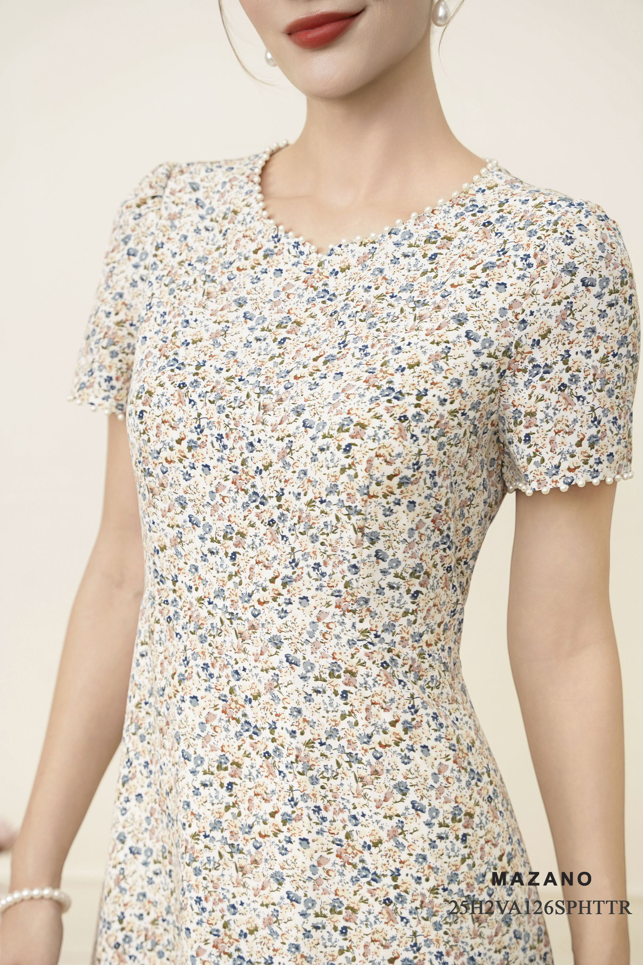 Váy Đầm Ôm Vải thô mỏng Hoạ tiết hoa nhí Cổ tròn Đính ngọc trai Tay ngắn Dài qua bắp chân_thumbnail_3