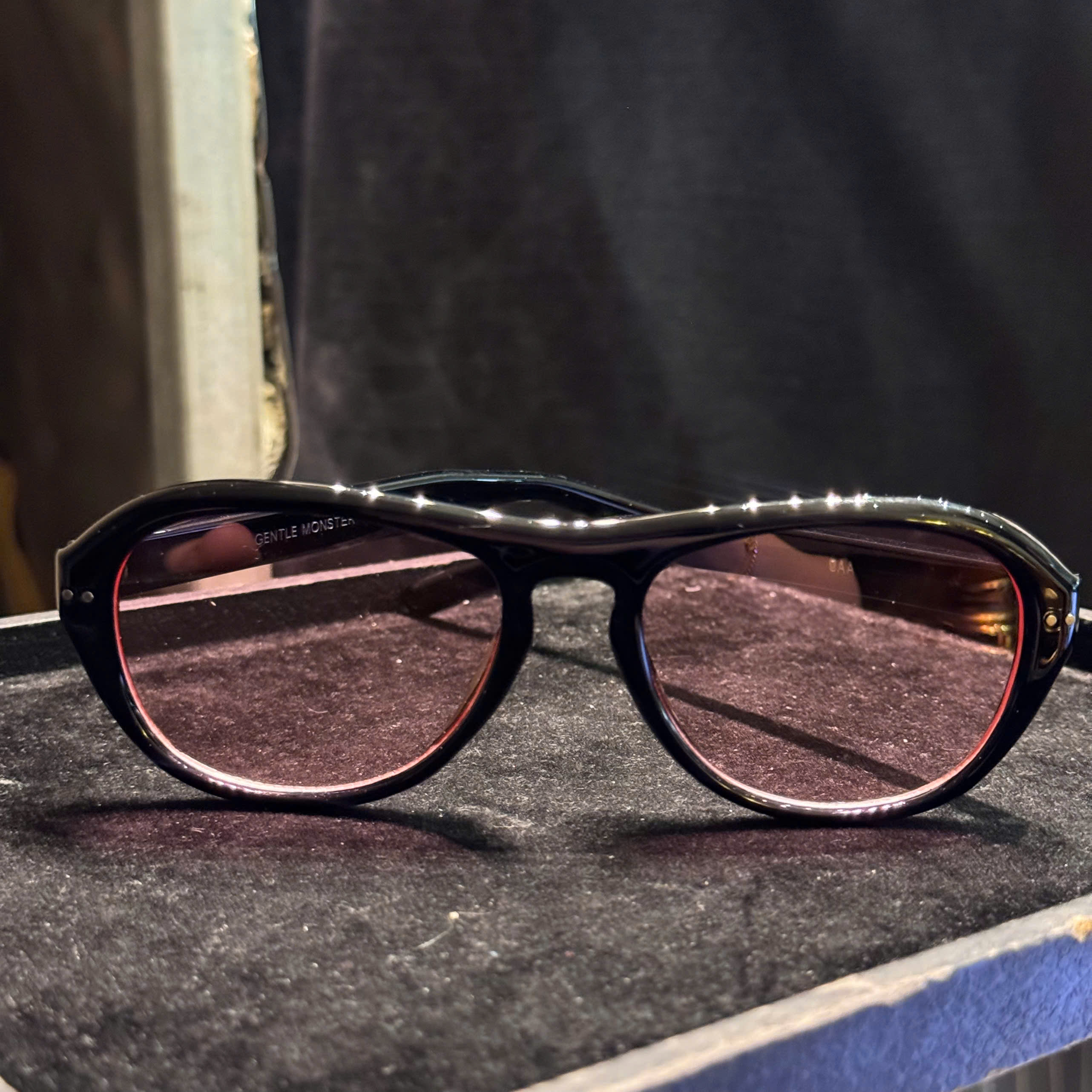 Kính mắt Gentle Monster đỏ mận