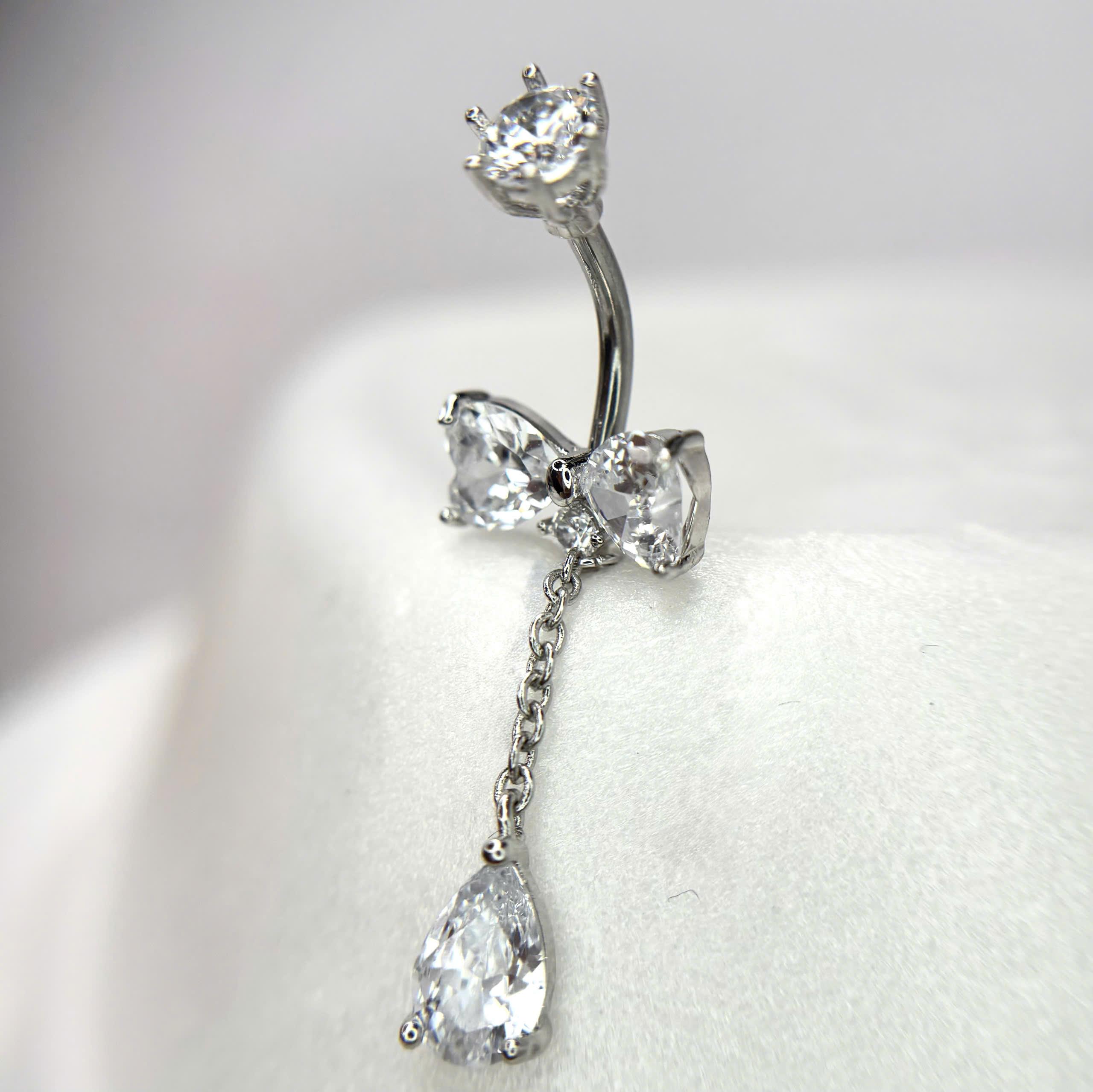 Rốn nơ trắng rơi xích giọt nước