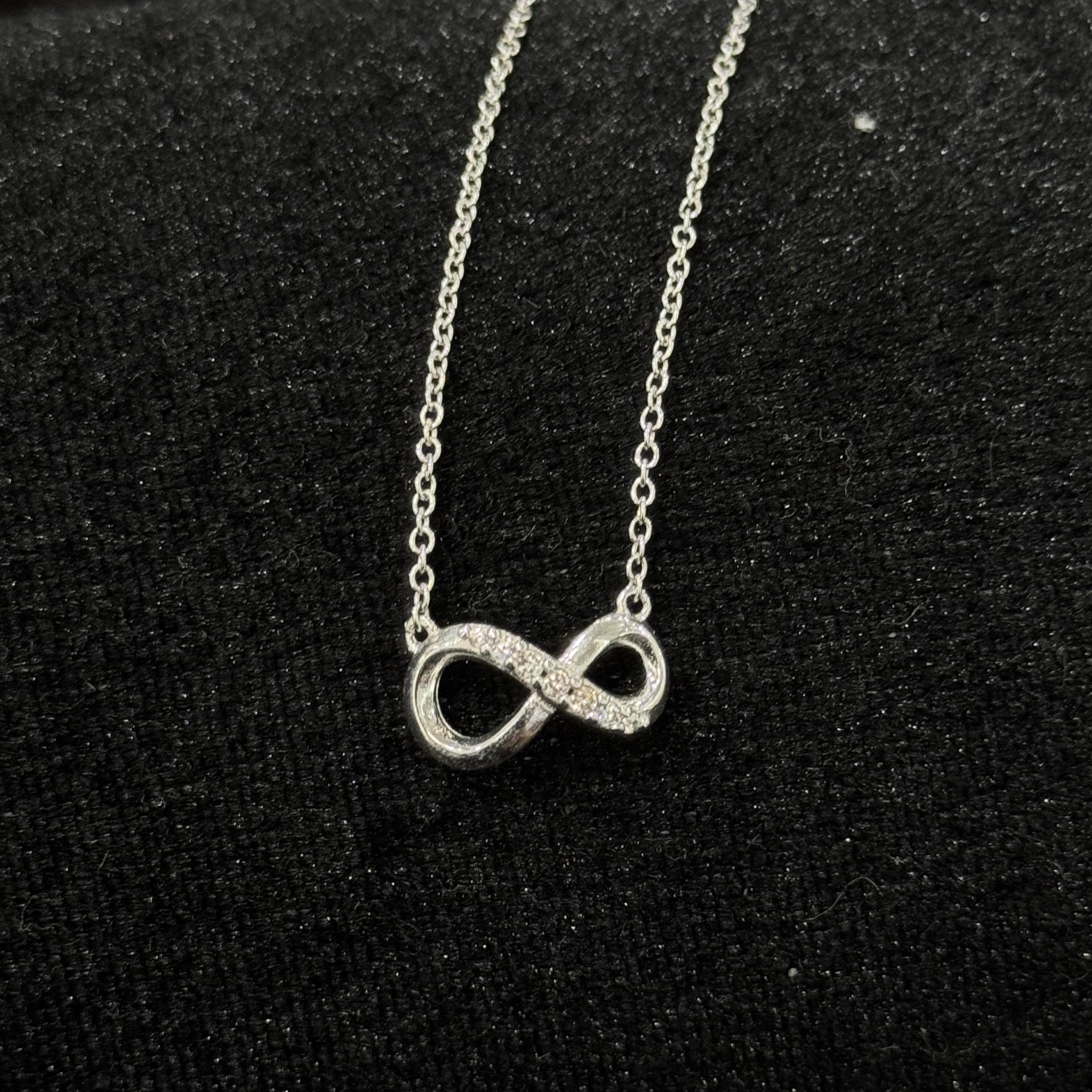 Vòng cổ bạc vô cực kim cương._thumbnail_2