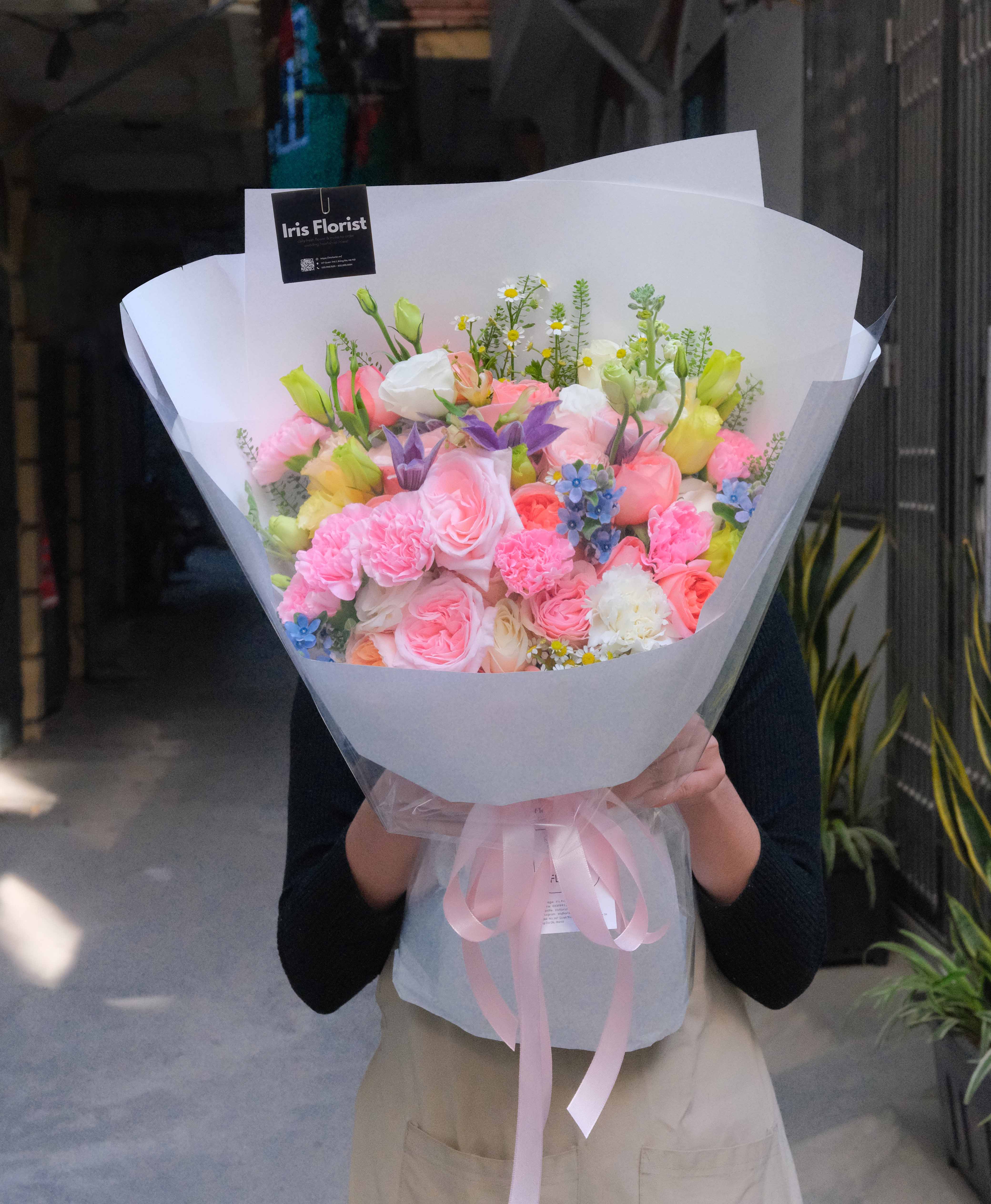 Bó hoa tone hồng mix màu sắc - Size M (hoa mix màu theo mùa)