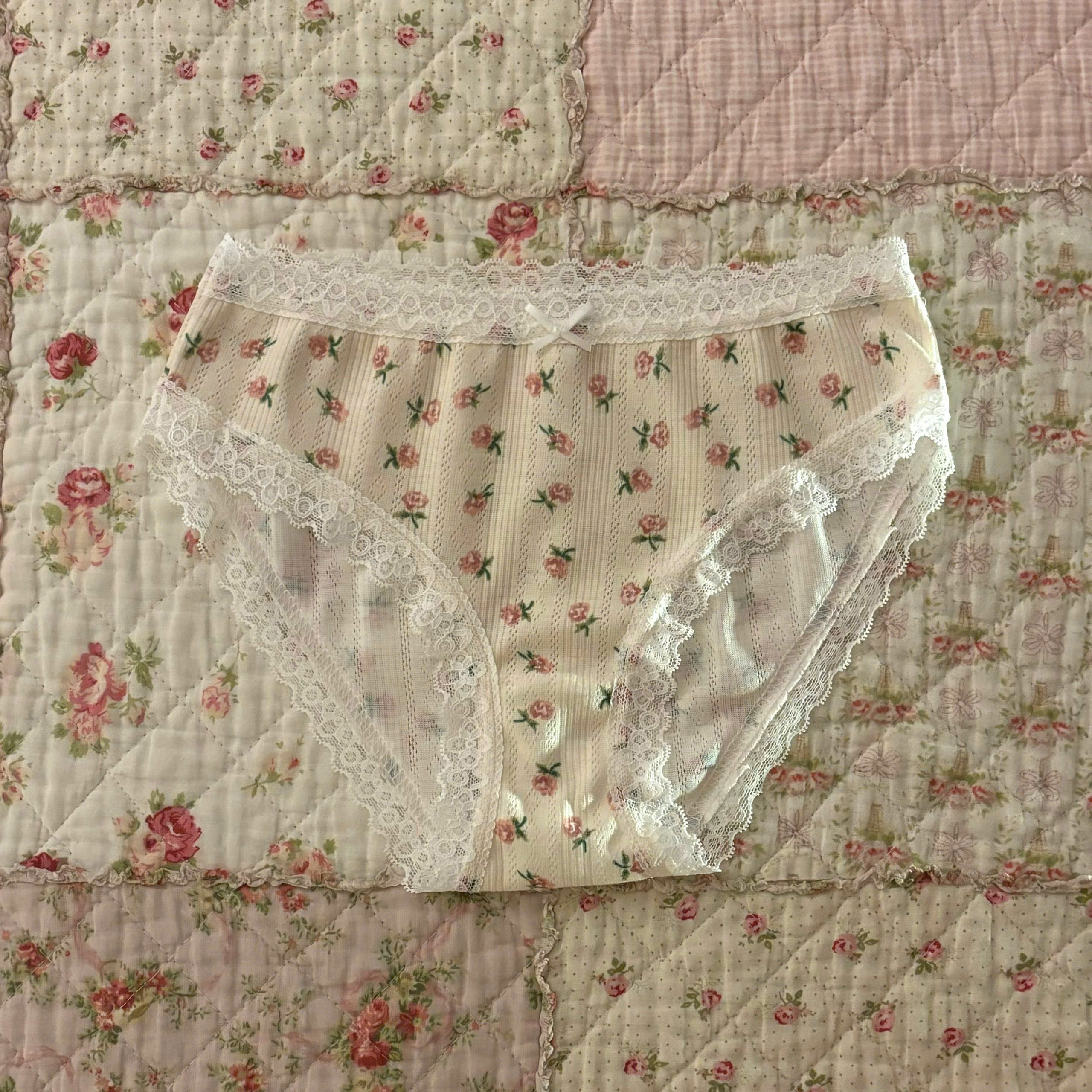UNDIES IN ROSE