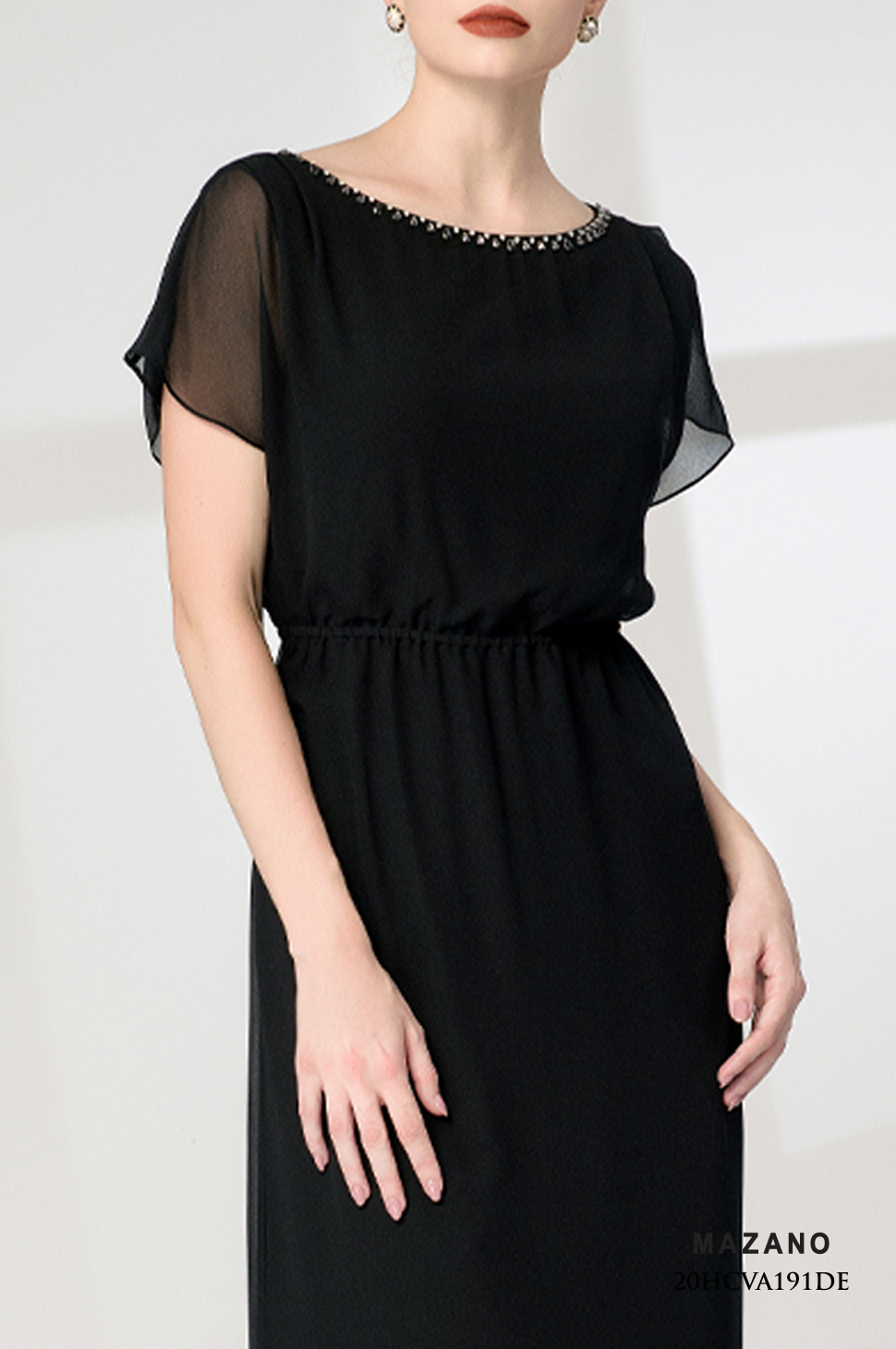 Đầm đen bùng eo mullet tay liền cổ trang trí