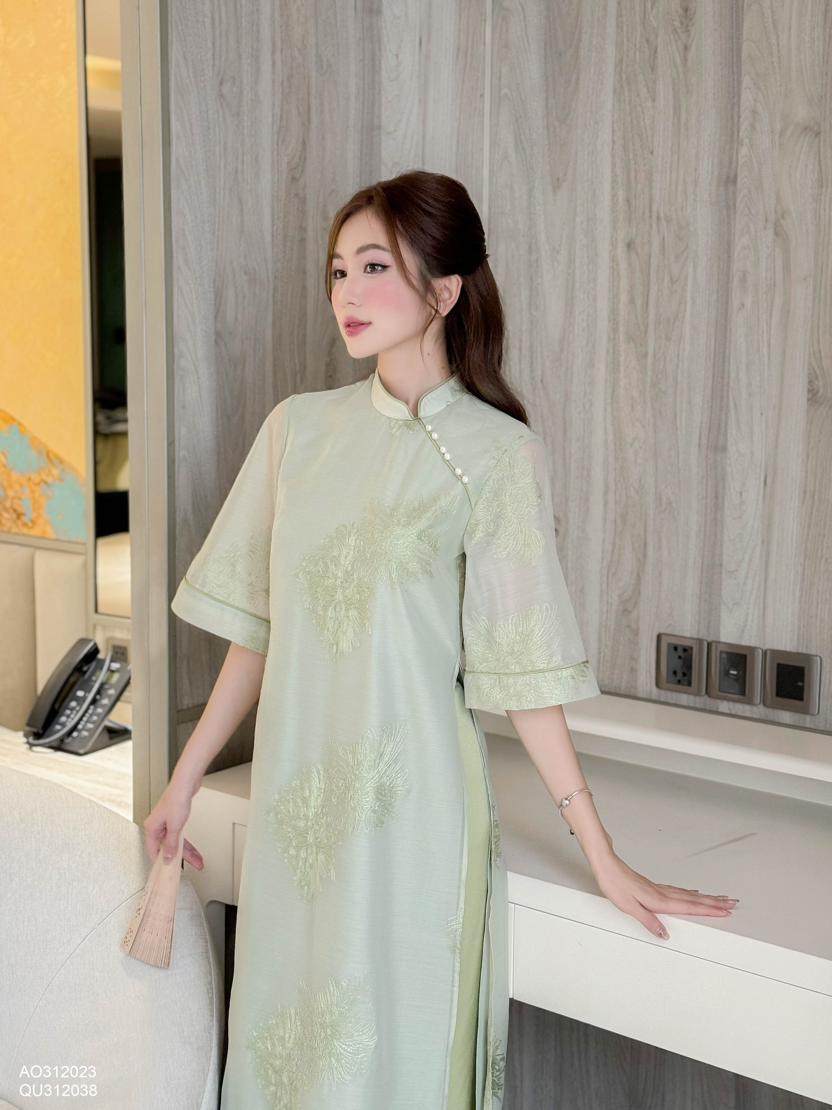 Áo dài tơ thêu hoa_thumbnail_2