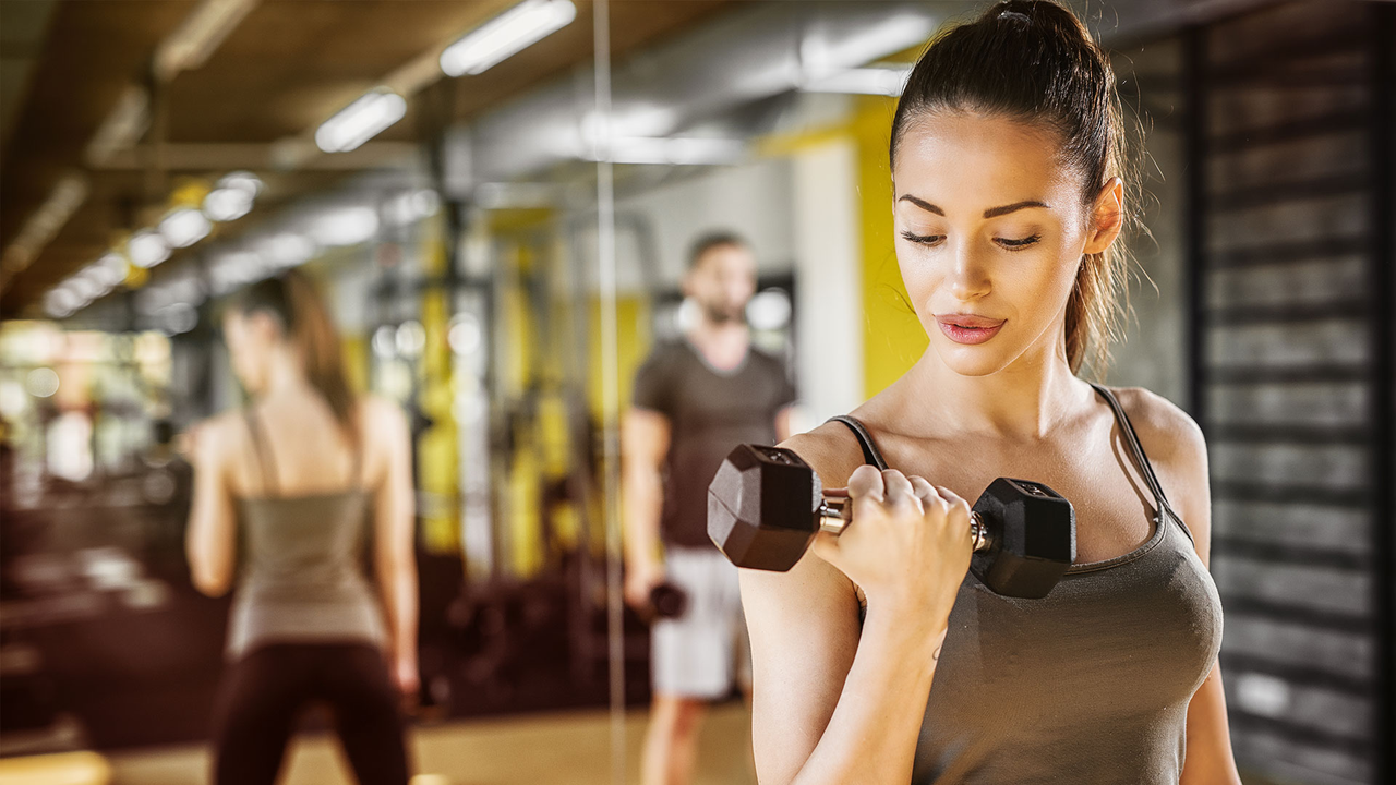 Lưng nổi mụn sau tập gym? Nguyên nhân và giải pháp