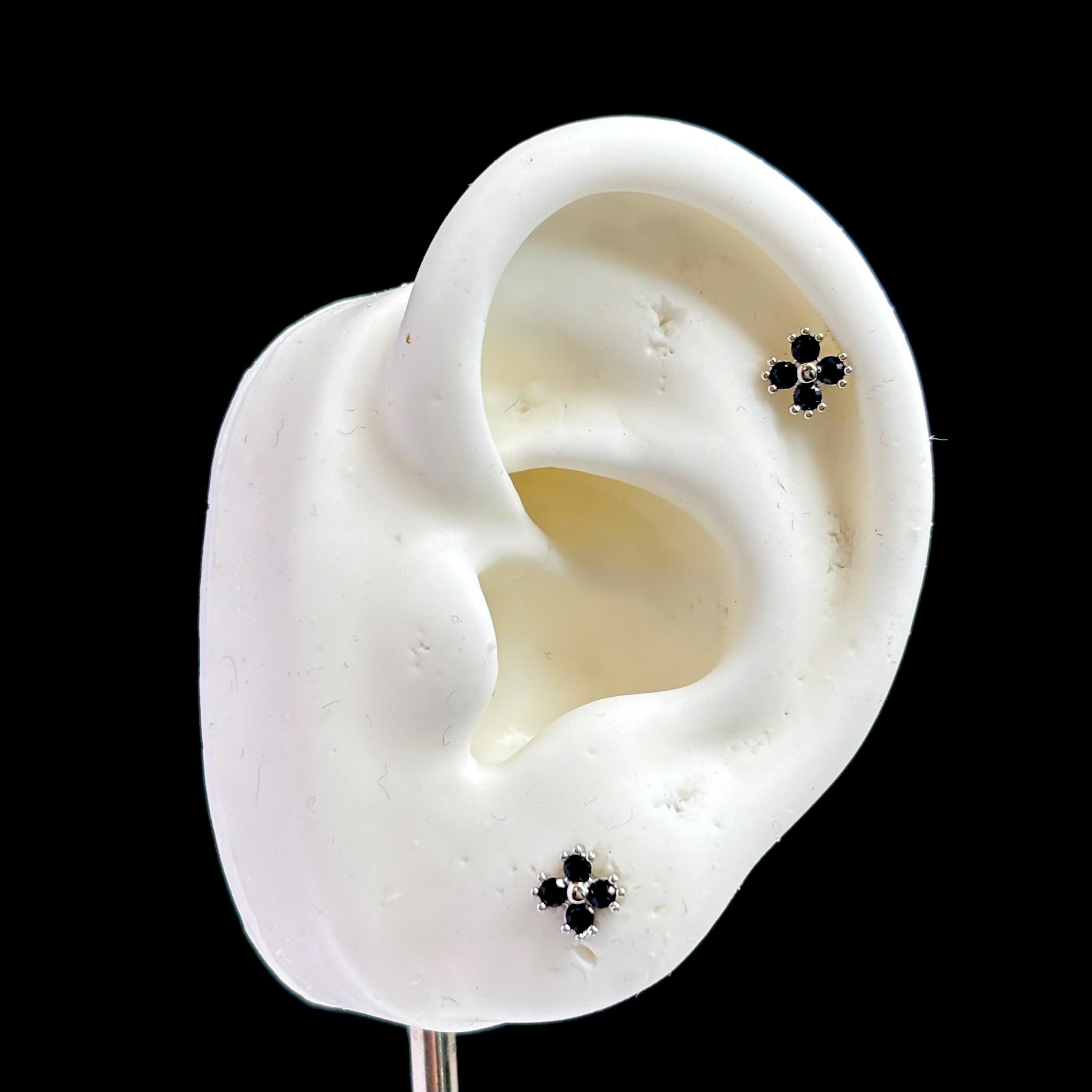 Khuyên kiểu hoa 4 đá đen đít dẹt_thumbnail_1