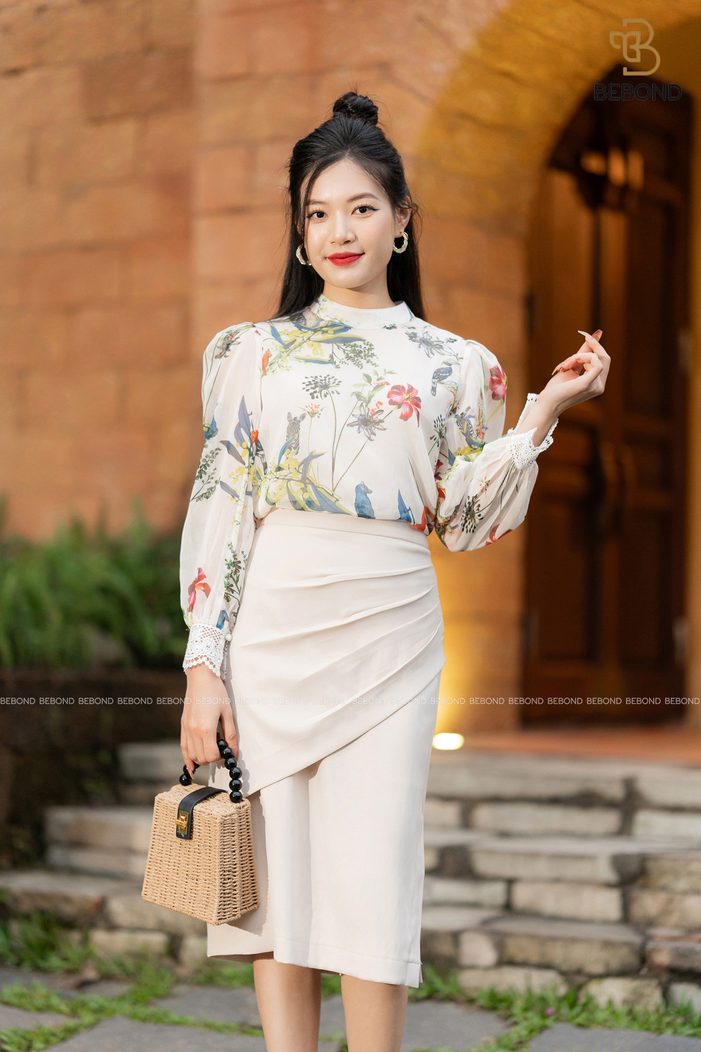 CHÂN VÁY ÔM XẺ CARYLN MÀU TRẮNG