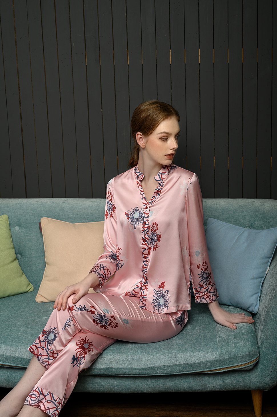 Bộ lụa hồng họa tiết dài tay_thumbnail_2