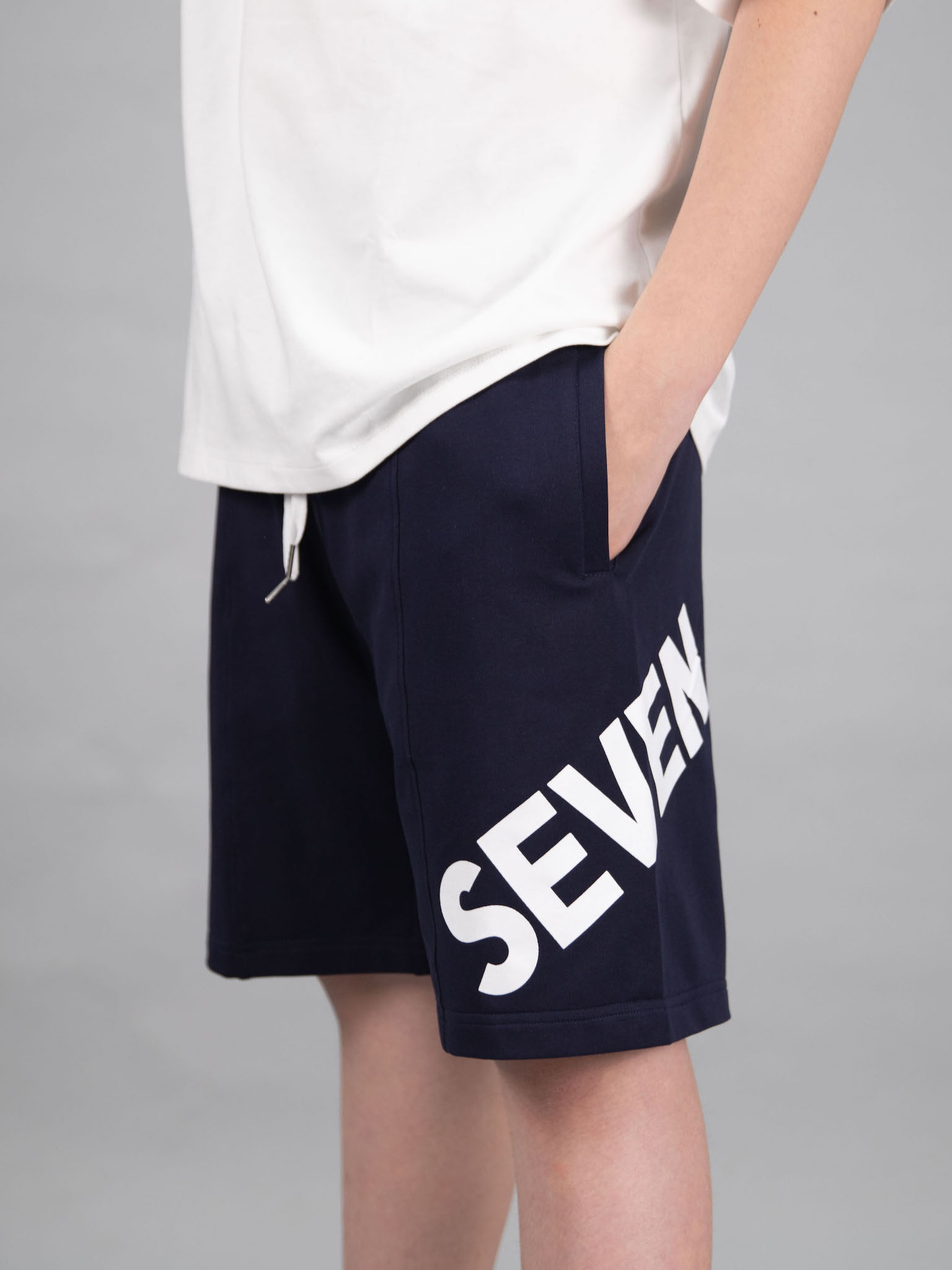 Quần short da cá navy SEVEN