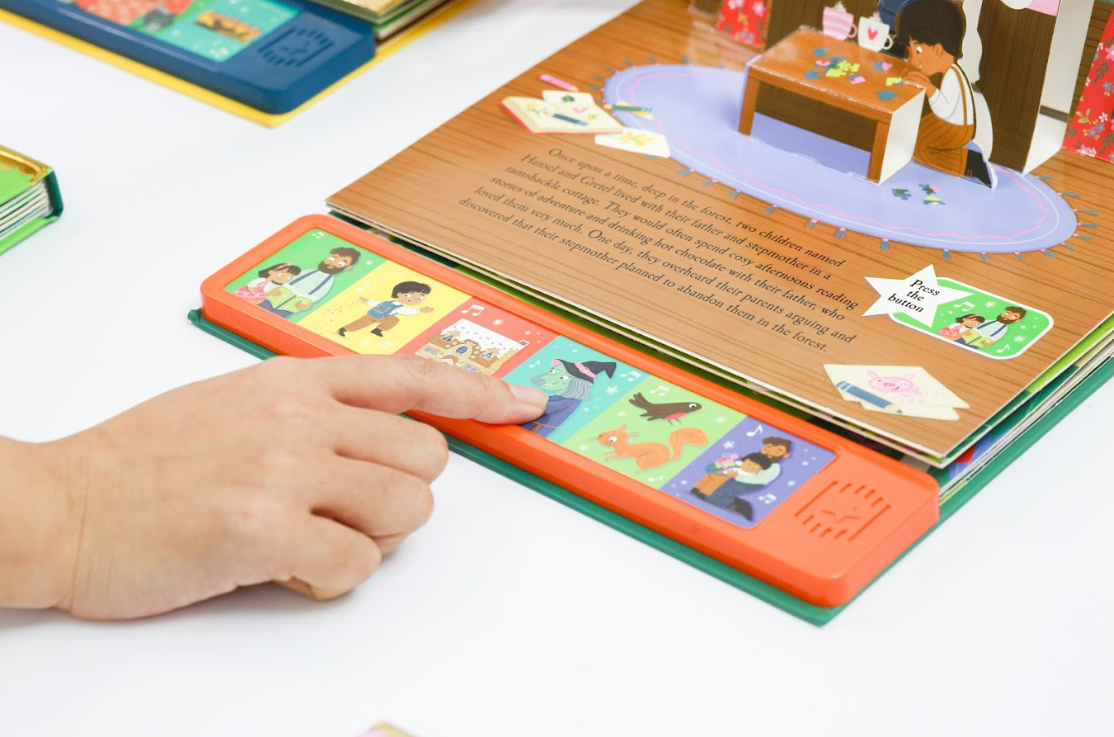 POP-UP-SOUND-BOOK-HANSEL-amp-GRETEL-GIA-BIA-482k-unisex-2.png