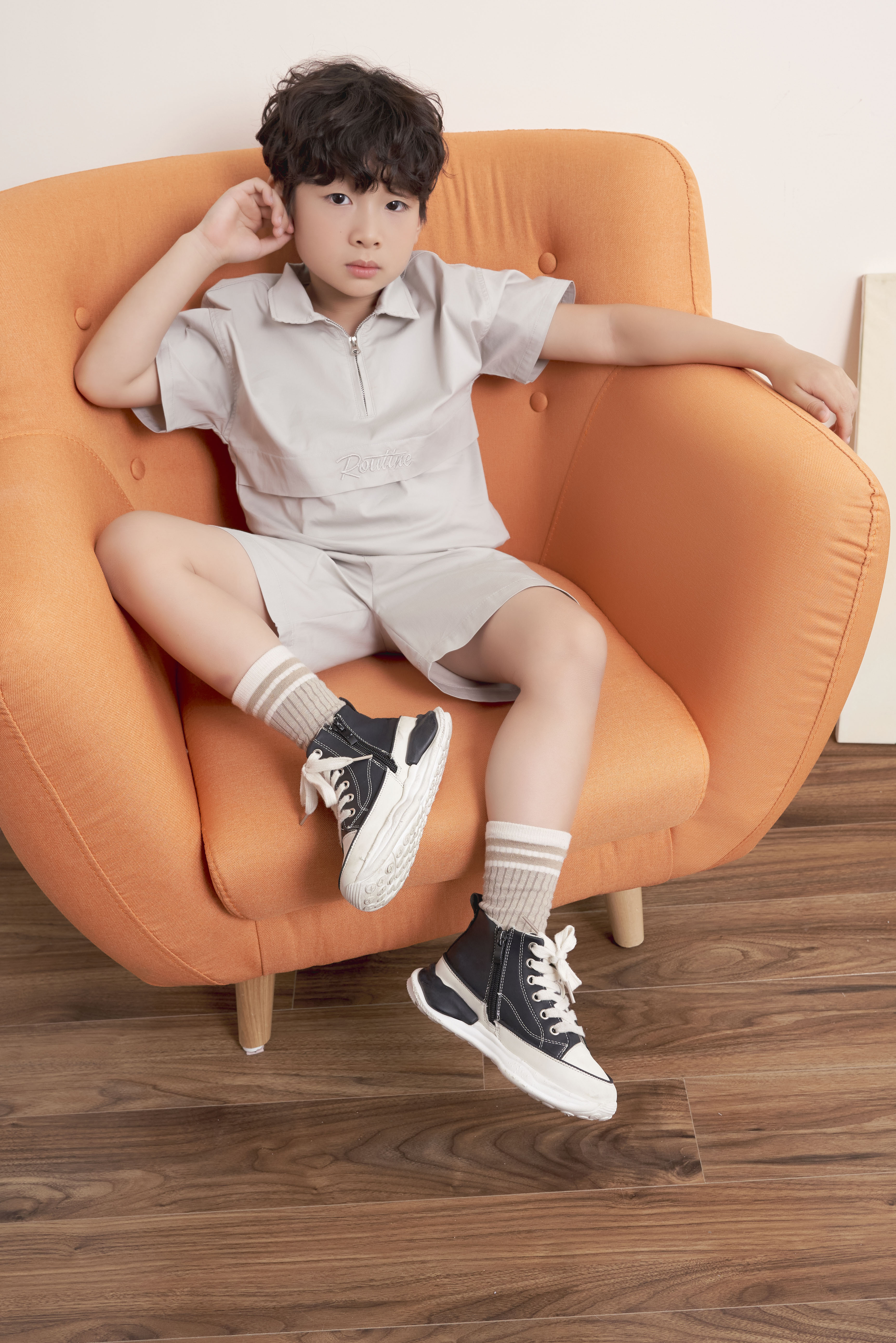 Bộ áo cộc cổ kéo khoá thêu 