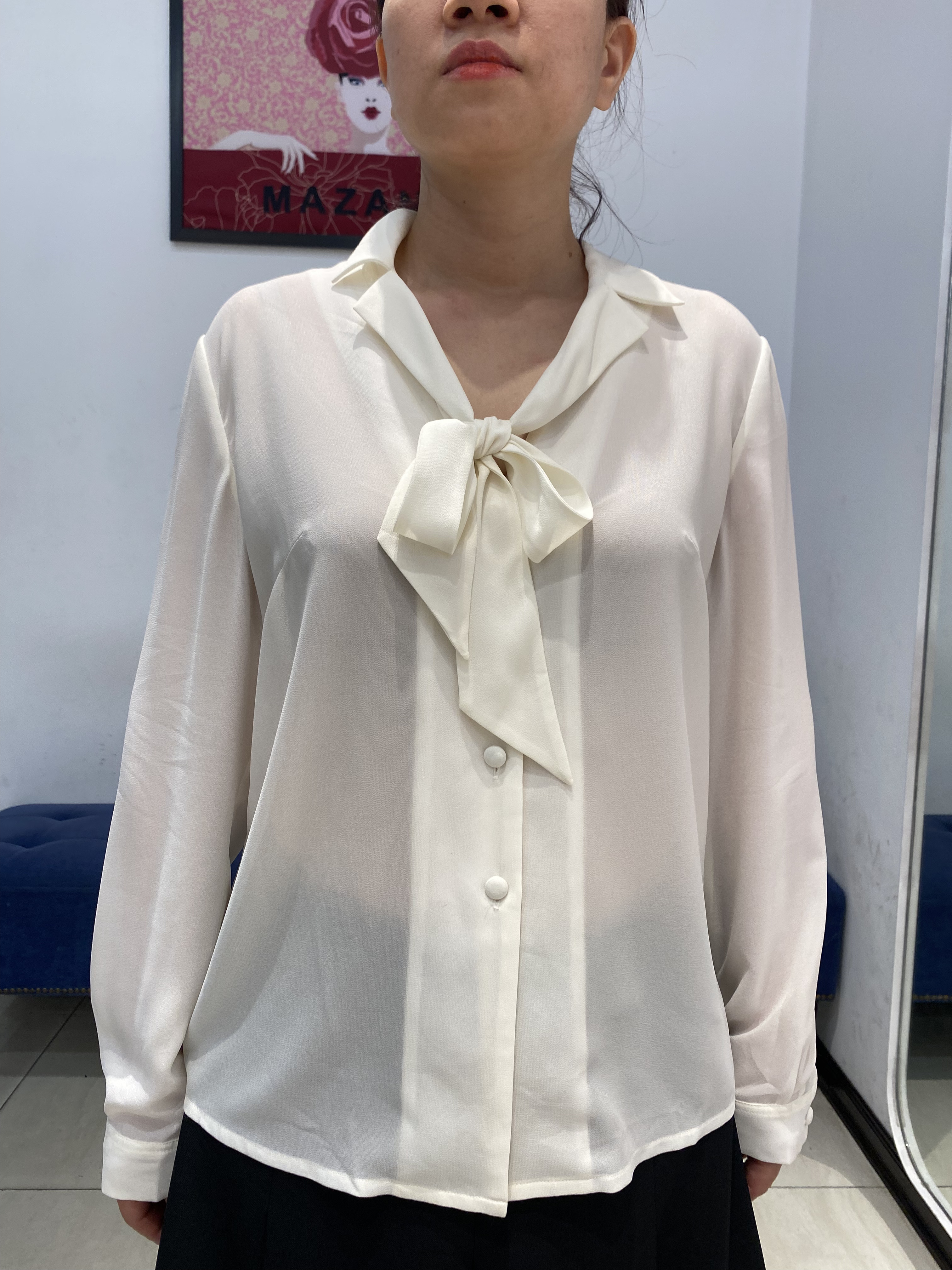 Áo sơ mi trắng thắt nơ