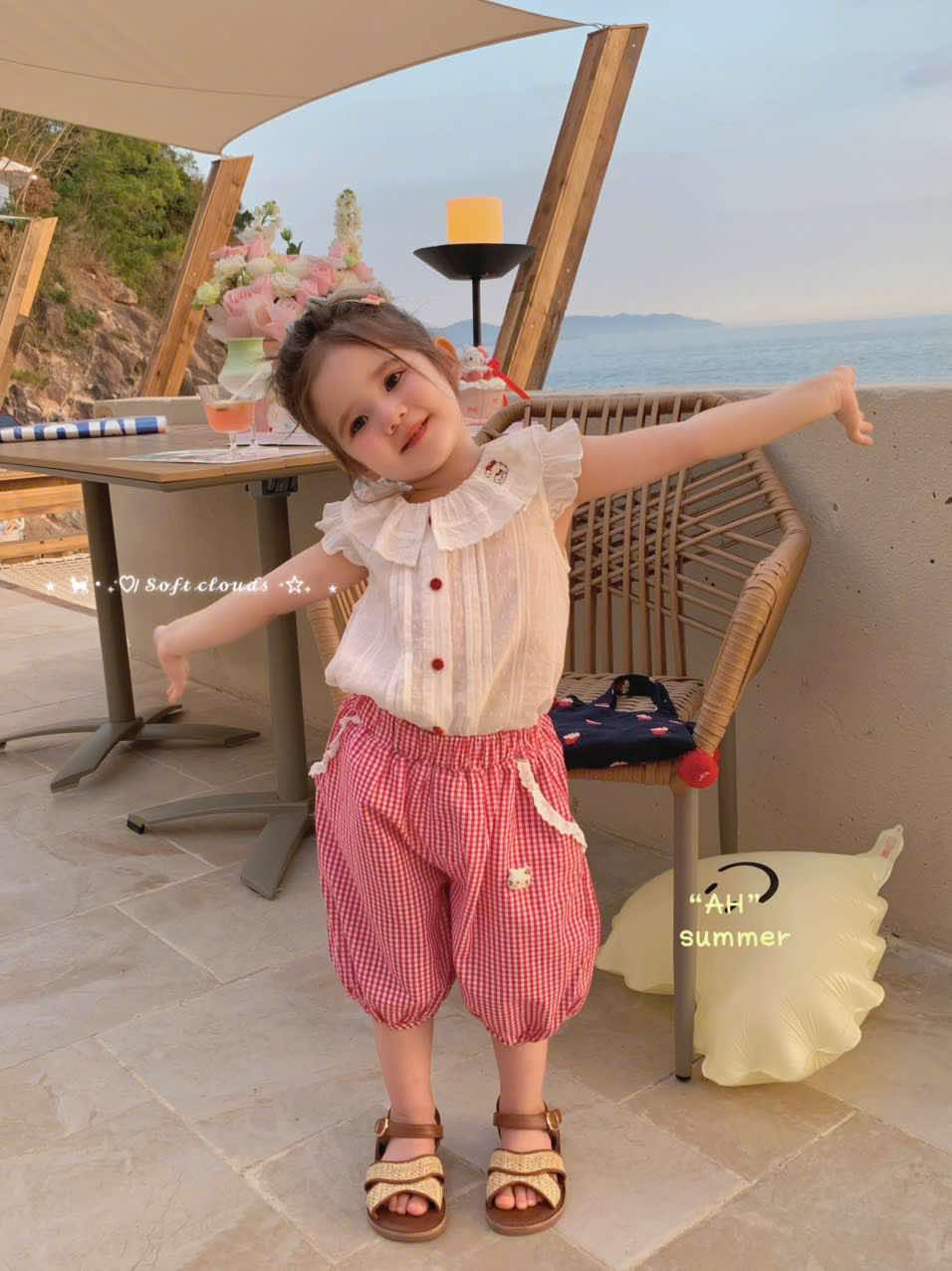 AH02 - Quần bí dáng lửng caro đỏ thêu hình Hello Kitty hãng AH_thumbnail_0