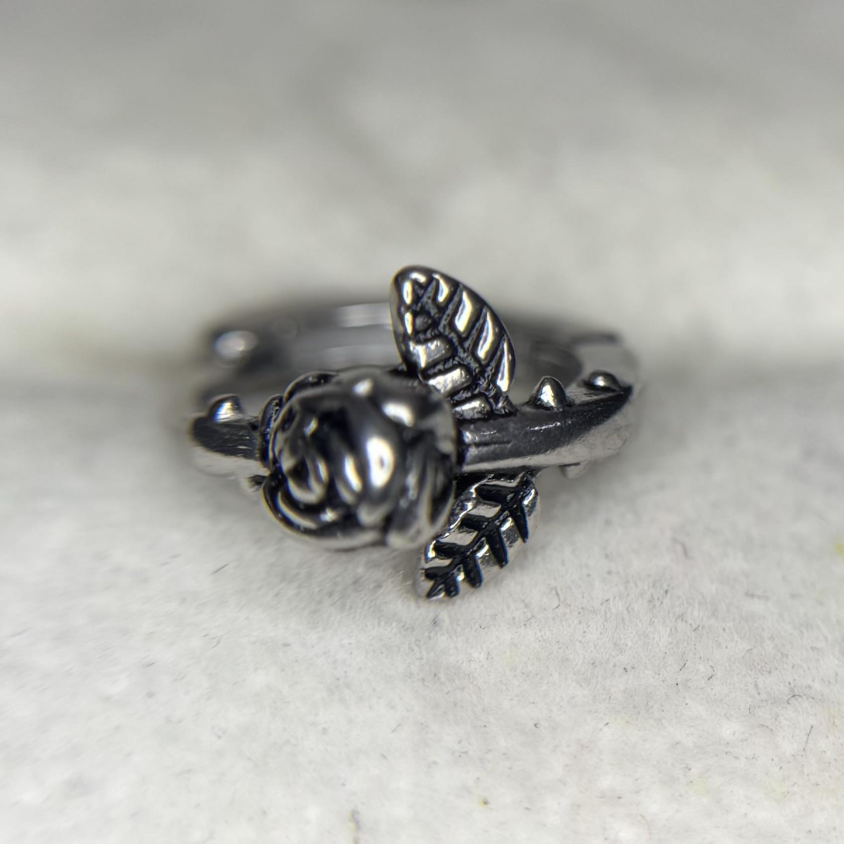 khuyên vòng kiểu nam nụ hồng có cánh size 10_thumbnail_0