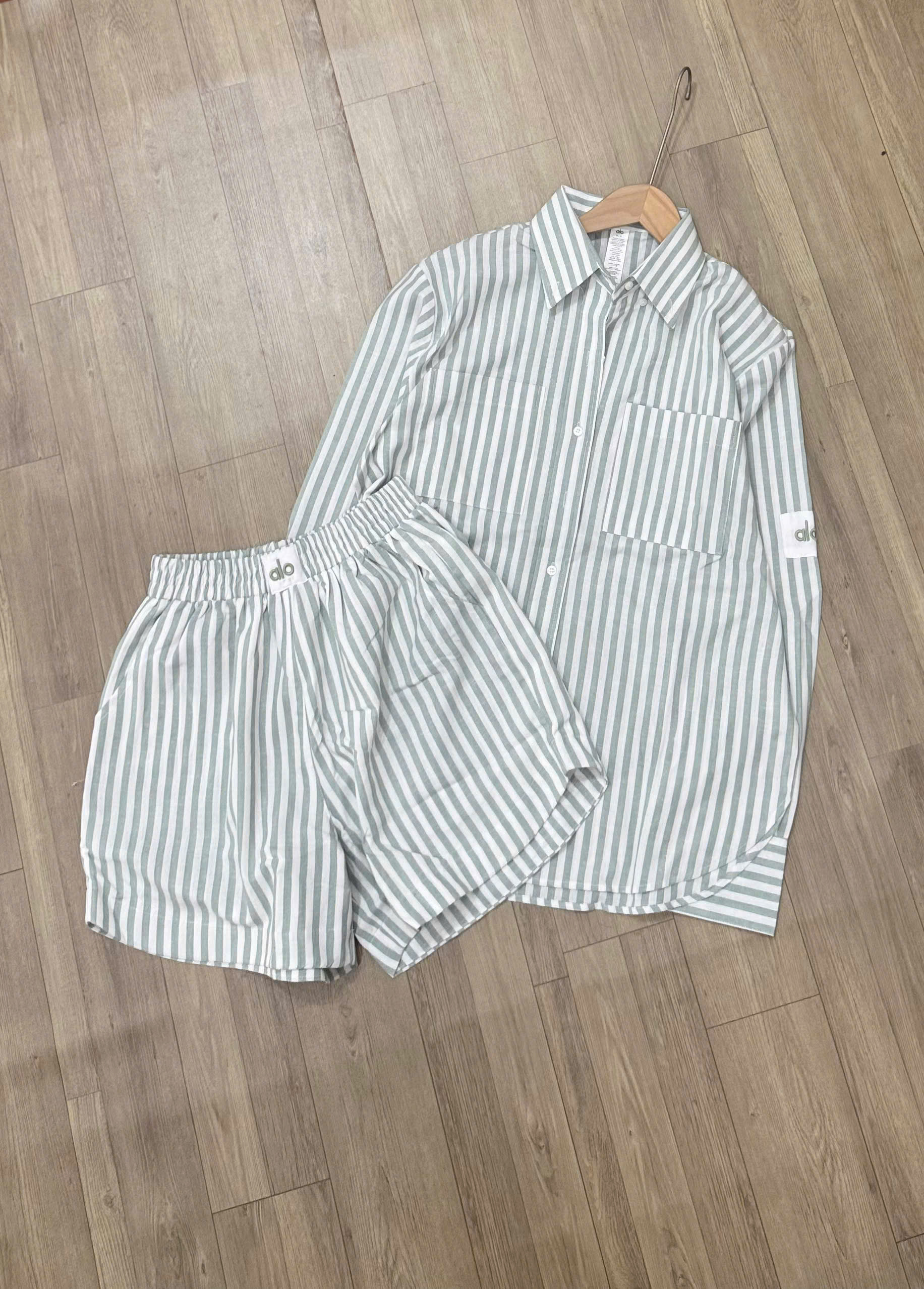 E248 SET SƠ MI SỌC GHI TRẮNG + SHORT ALO