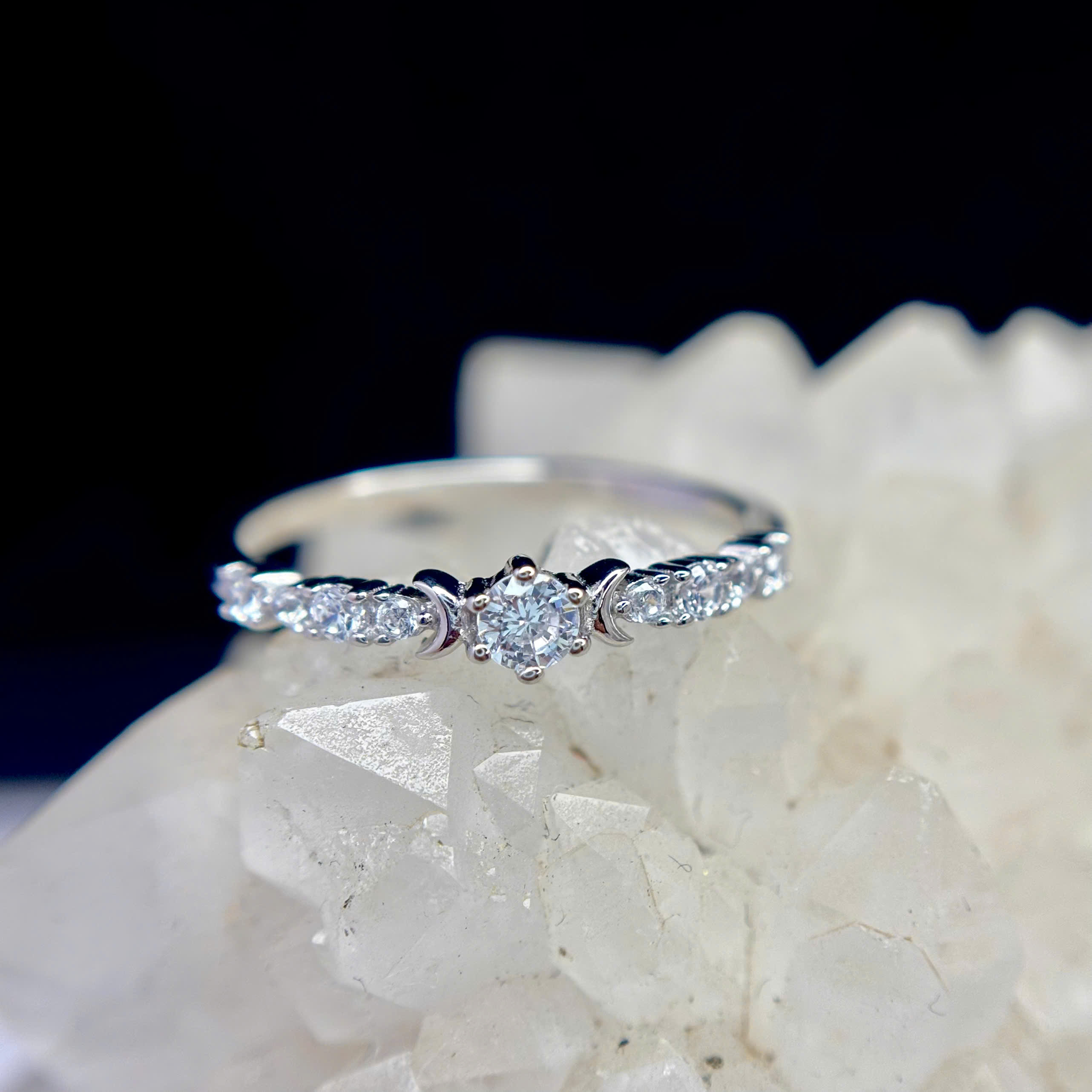 Nhẫn bạc xi bạch kim viên chủ đá phụ 2 bên size 7_thumbnail_2