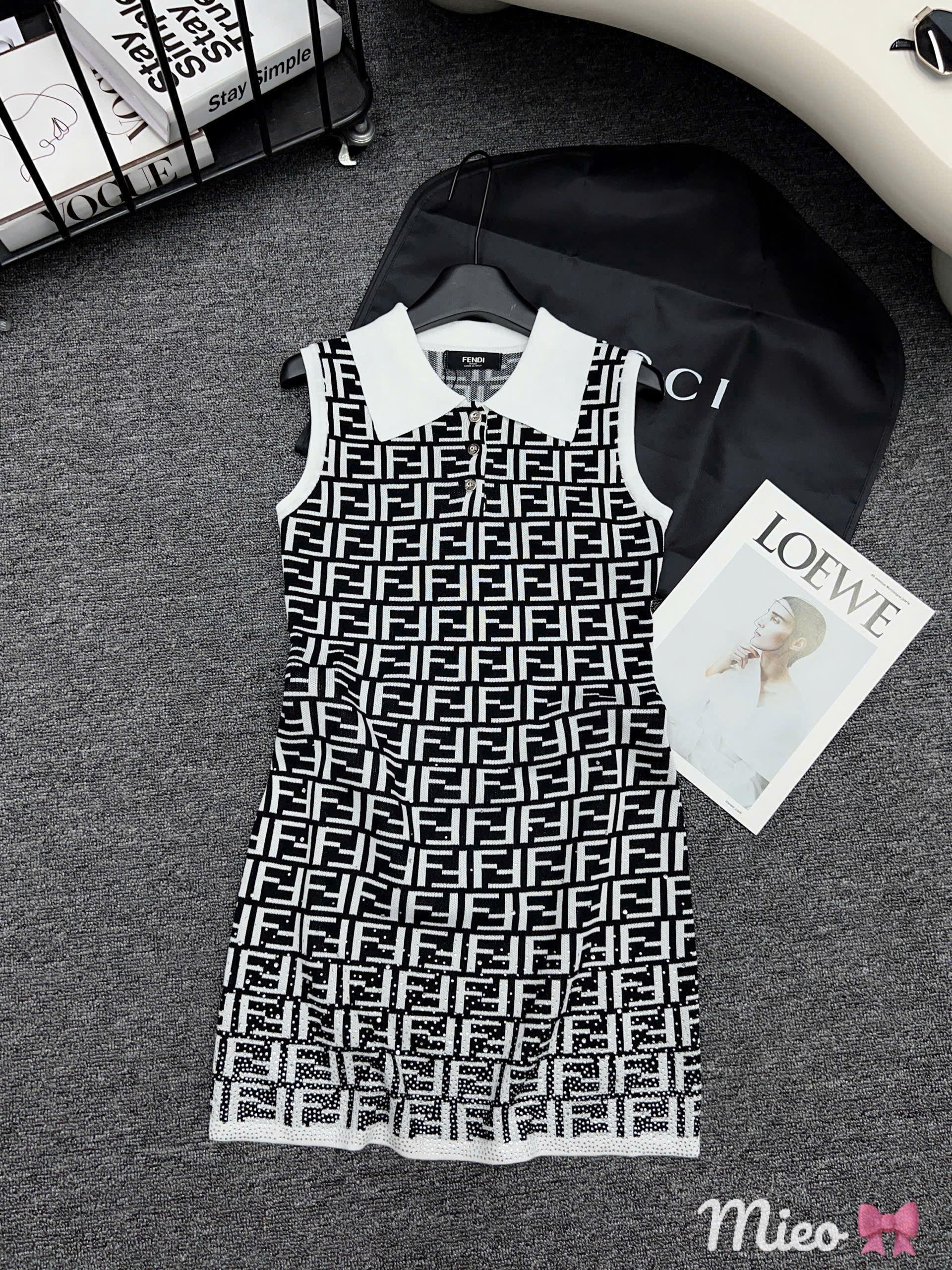  Váy Fendi sát nách cổ polo 