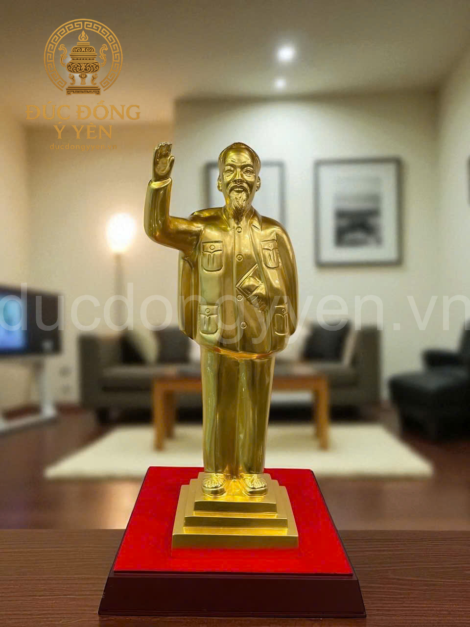 Tượng Bác Hồ vẫy tay chào đúc đồng đỏ dát vàng 9999