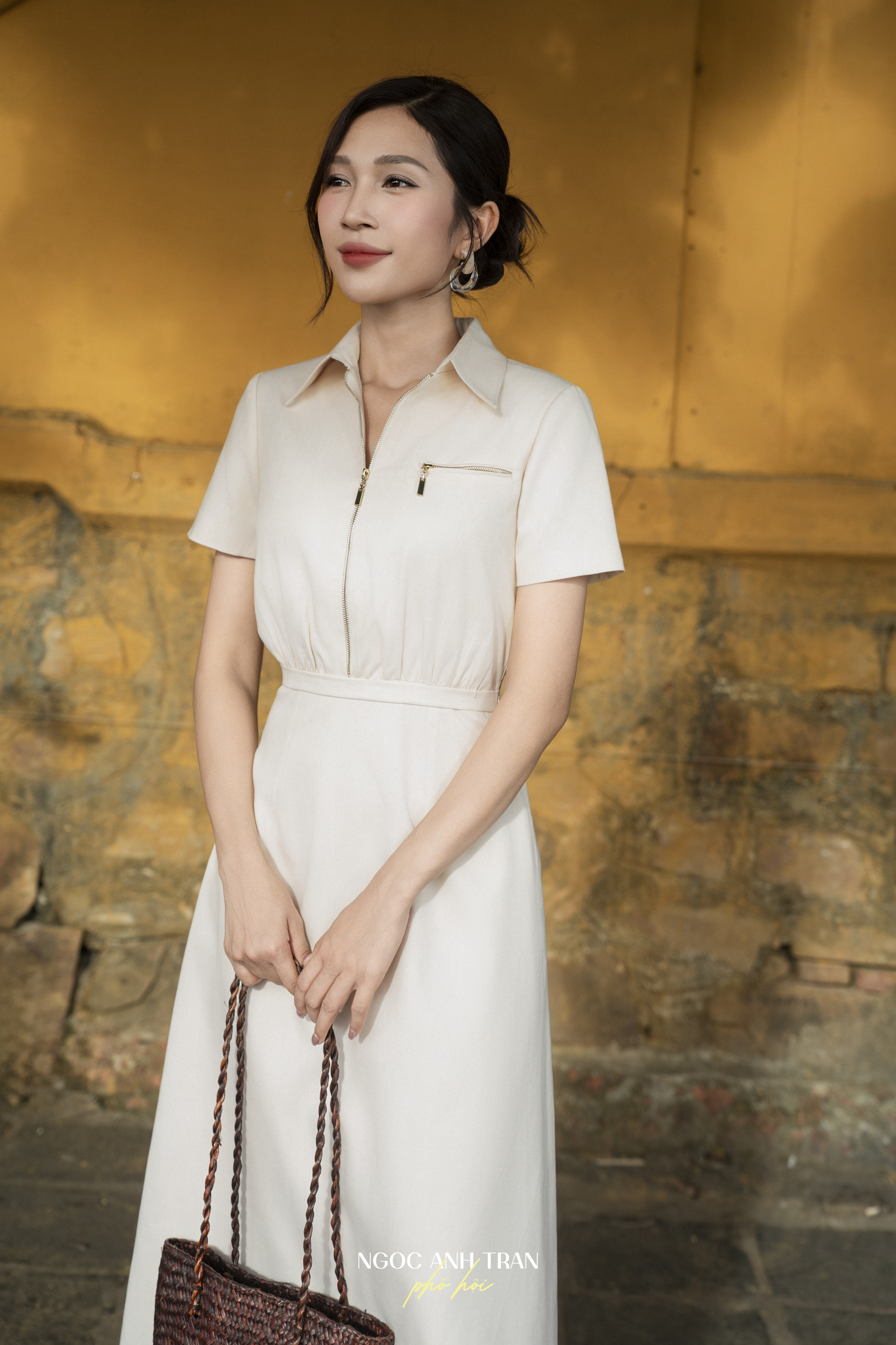 D121 - Váy kem khoá đồng