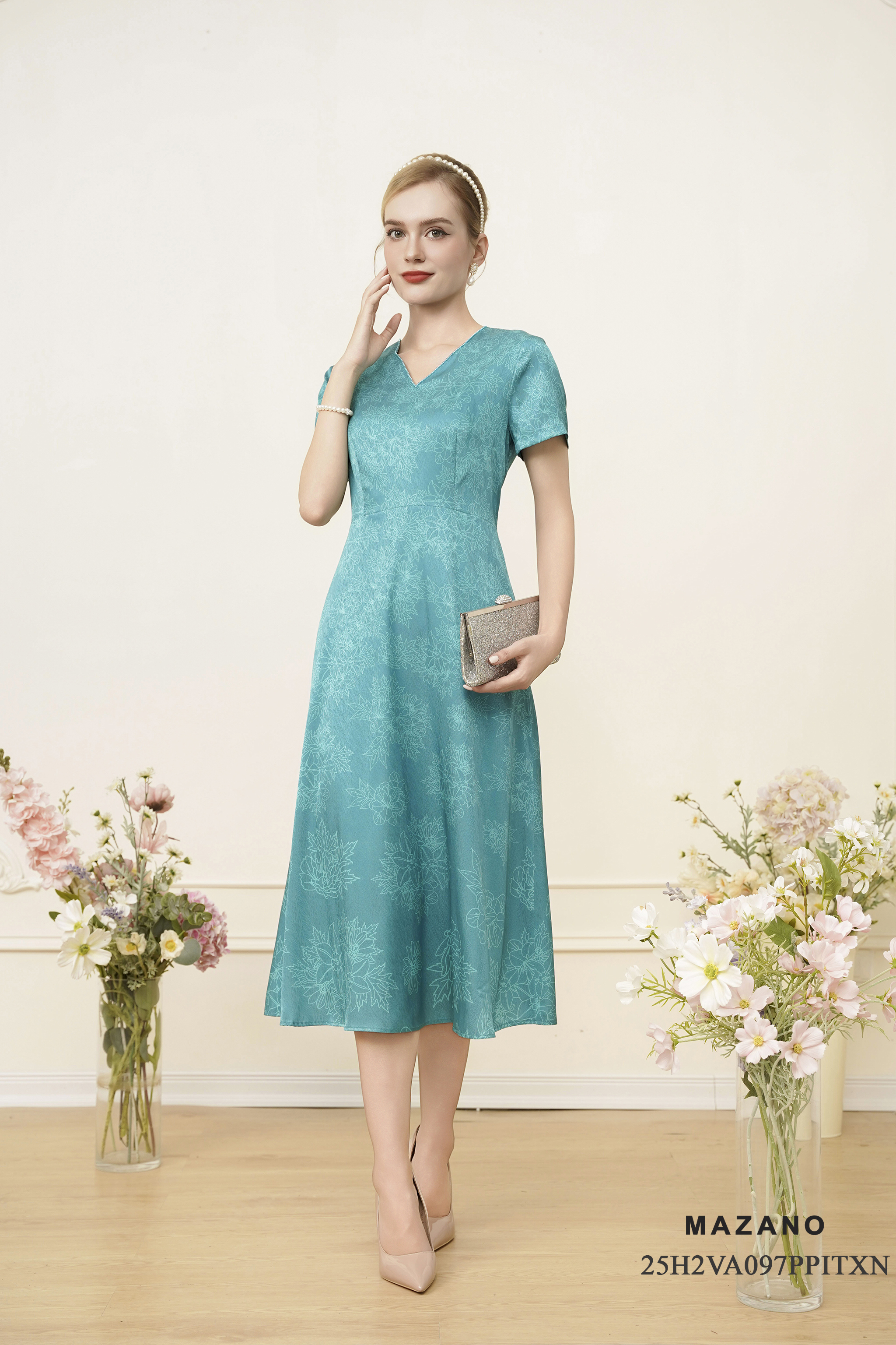 Váy Đầm Ôm Vải lụa vân chìm Hoạ tiết hoa chìm Cổ cách điệu Đính đá sang trọng Tay ngắn Dài qua bắp chân_thumbnail_1