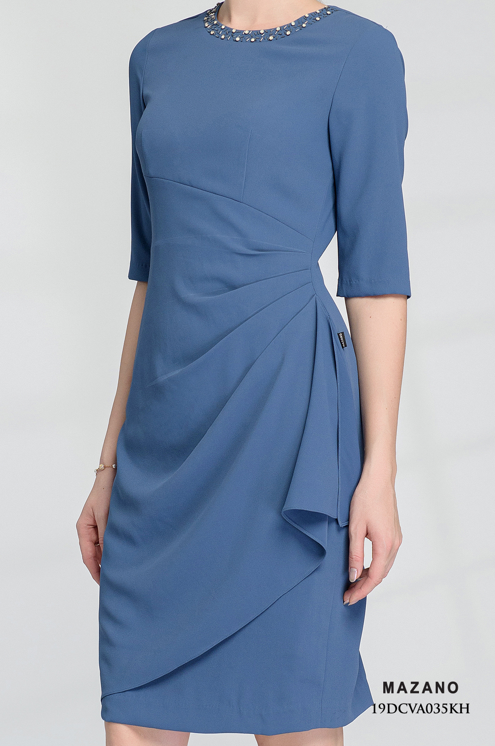 Đầm xanh ôm xếp ly eo, bèo rủ đính hạt trên cổ_thumbnail_4