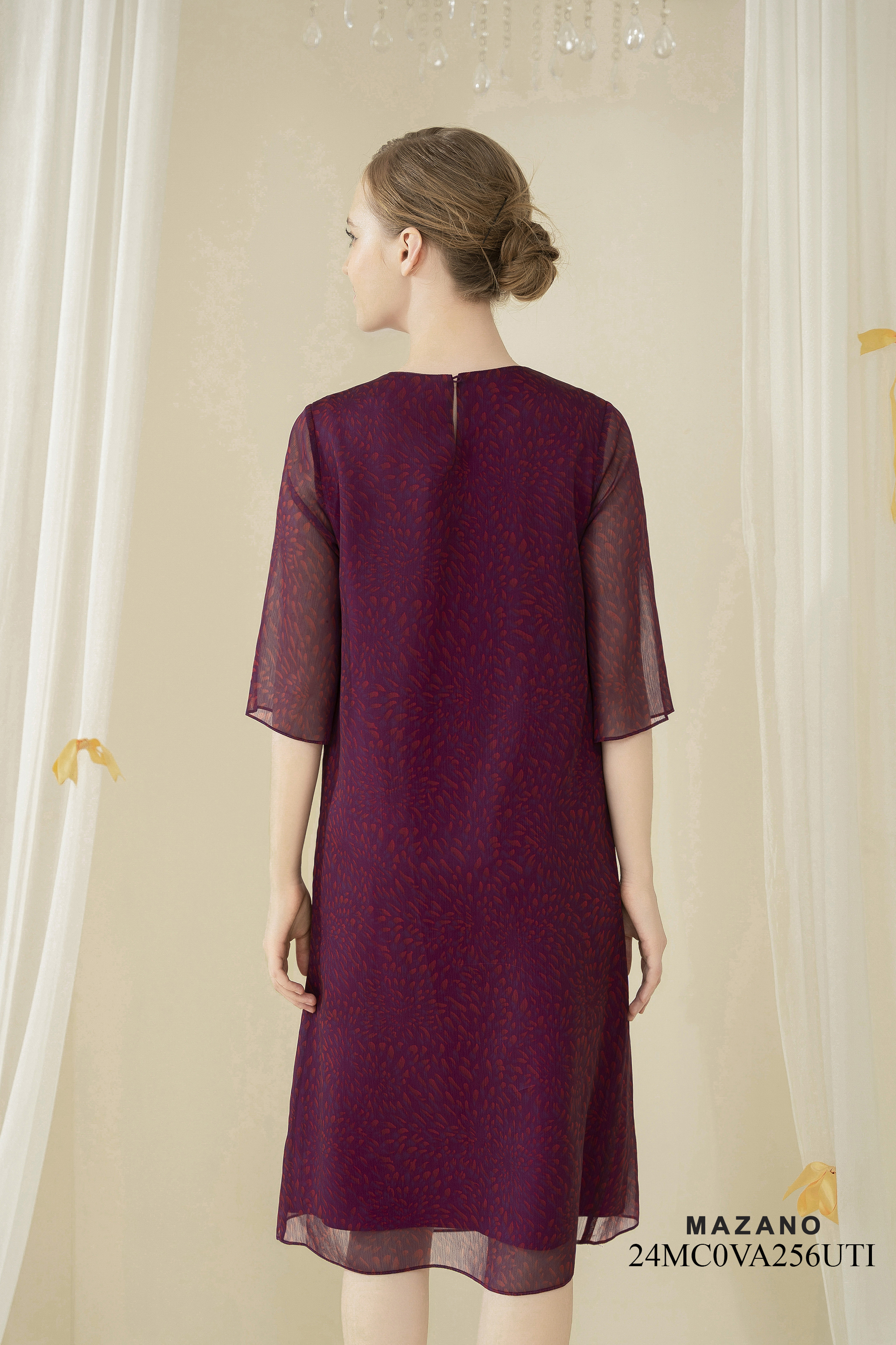 Váy Đầm Suông Vải voan xước Hoạ tiết cách điệu Đính hoa thủ công Cổ tròn Tay lỡ Dài qua gối_thumbnail_4