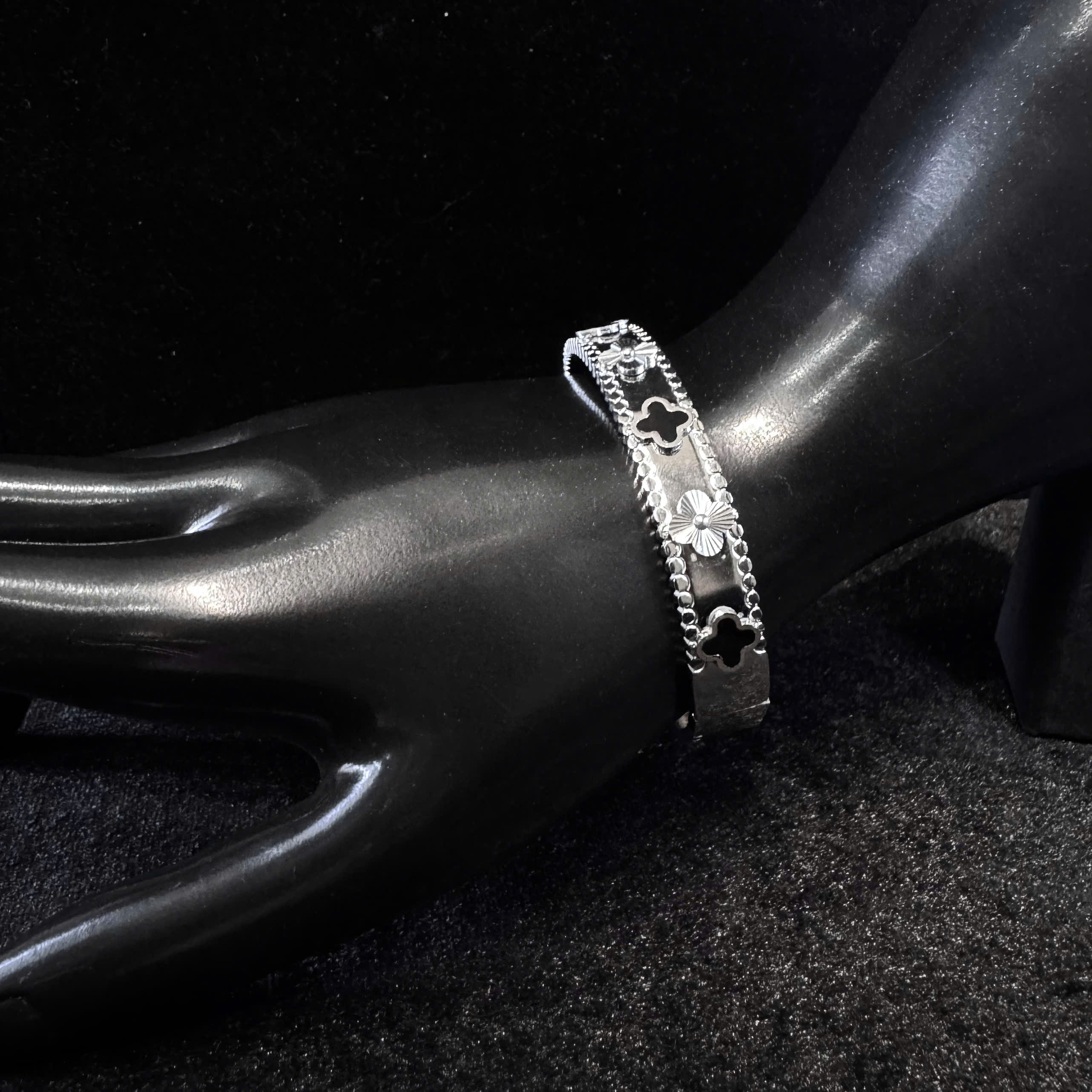 vòng tay titan cuff vca đen trơn_thumbnail_3