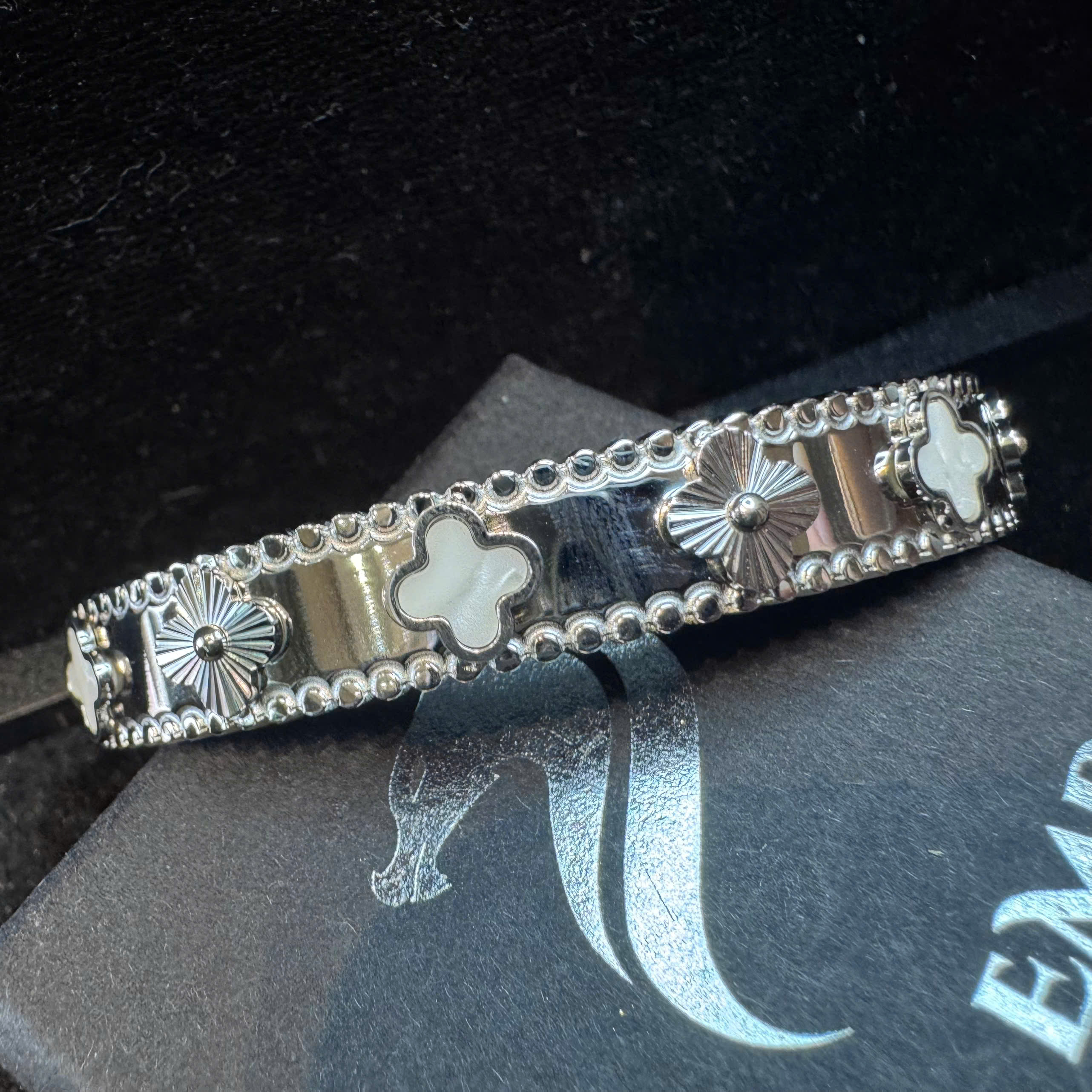 vòng tay titan cuff vca trơn trắng_thumbnail_2