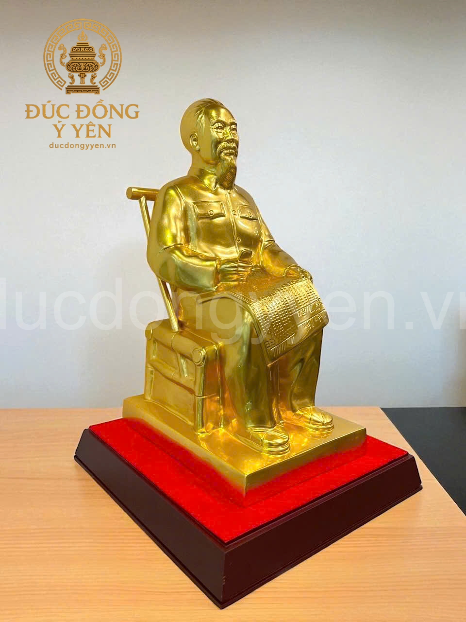 Tượng Bác Hồ ngồi ghế mây dát vàng 9999_thumbnail_2
