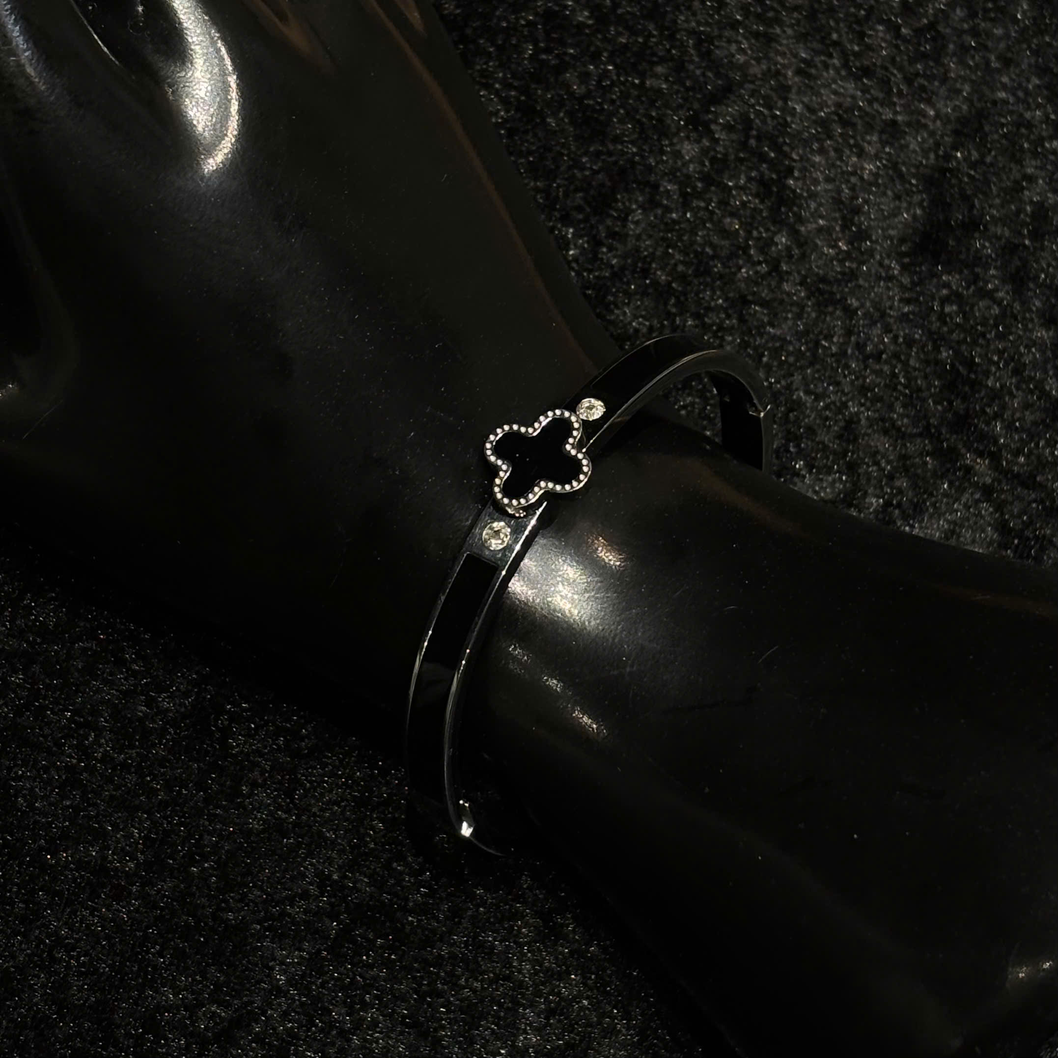 Vòng tay cuff vancleef đen_thumbnail_3