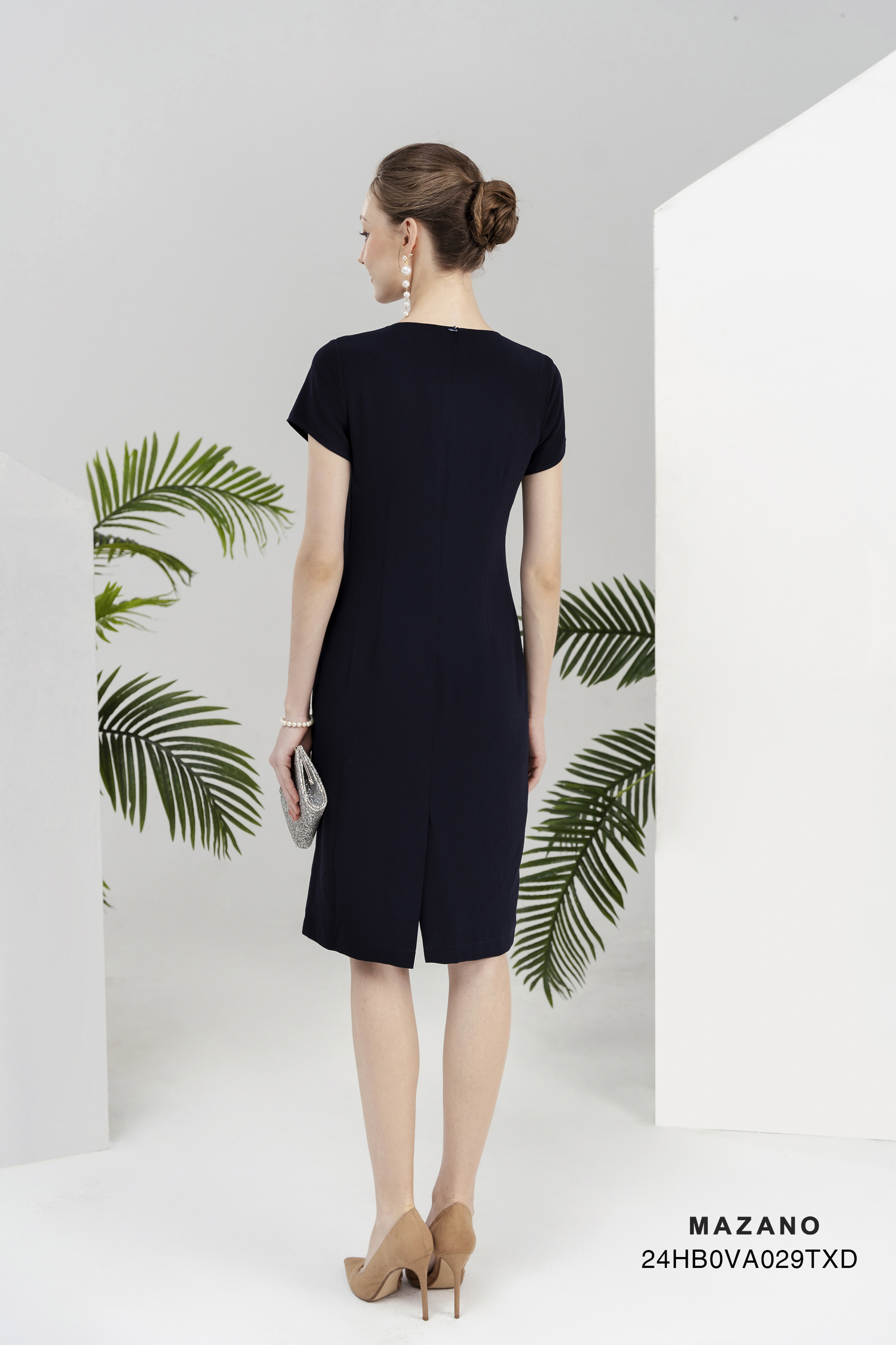 Đầm ôm vừa xếp ly eo đính trang trí_thumbnail_4