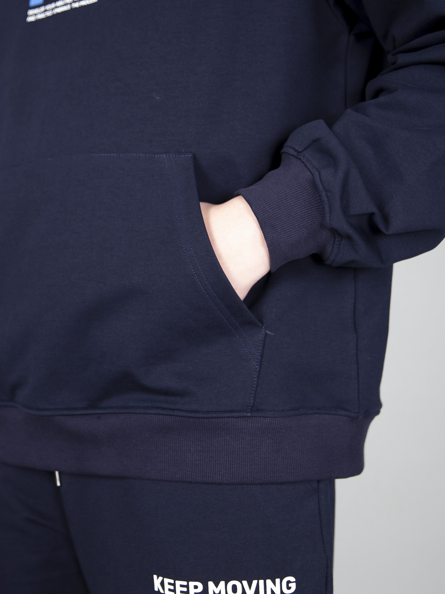 Áo nỉ hoodie màu navy túi ngực_thumbnail_3