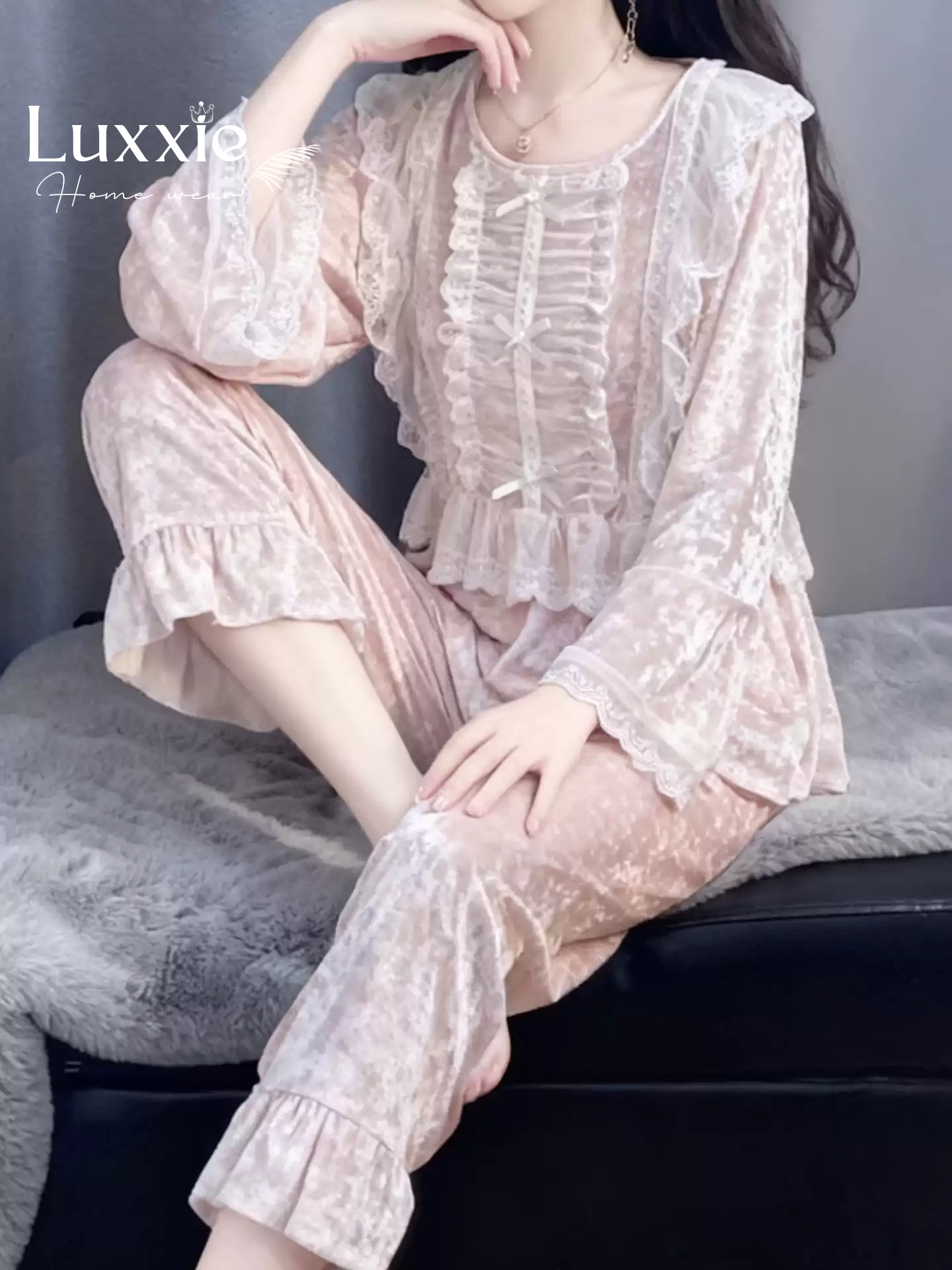 NHUNG27 Bộ ngủ nhung hồng phối ren xếp ly ngực