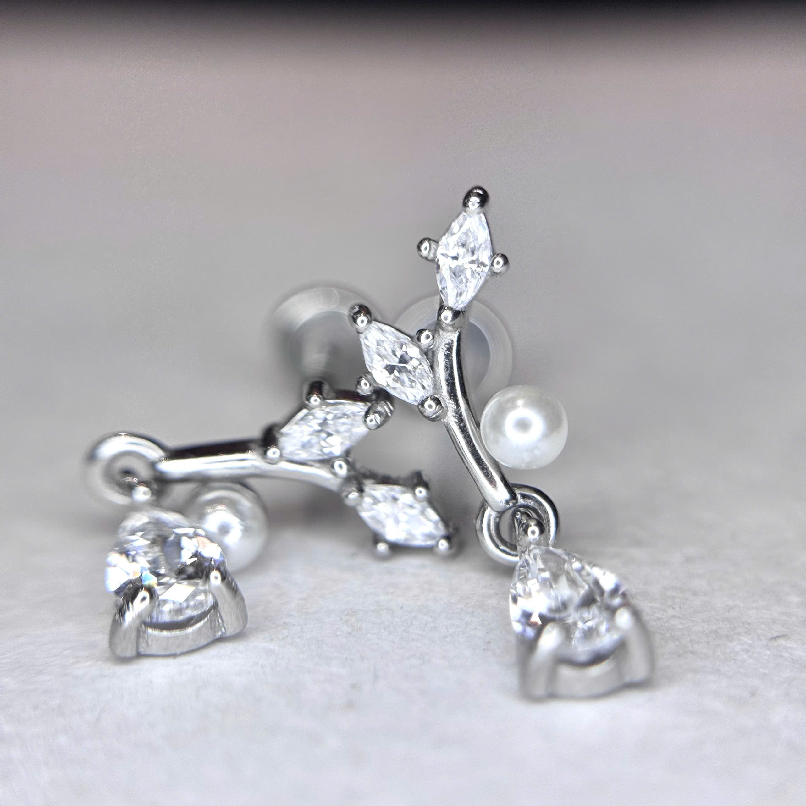 Khuyên kiểu 2 lá rơi đính ngọc trai dẹt