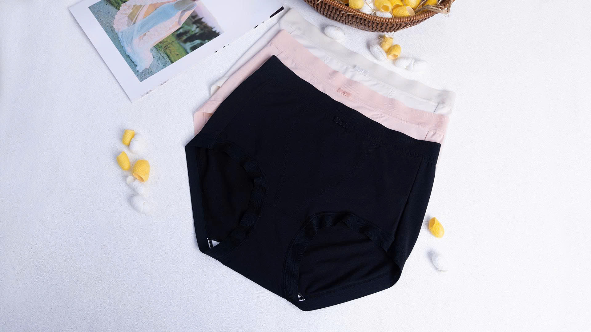 Quần lót trơn – Thoải mái và tinh tế cho ngày dài năng động