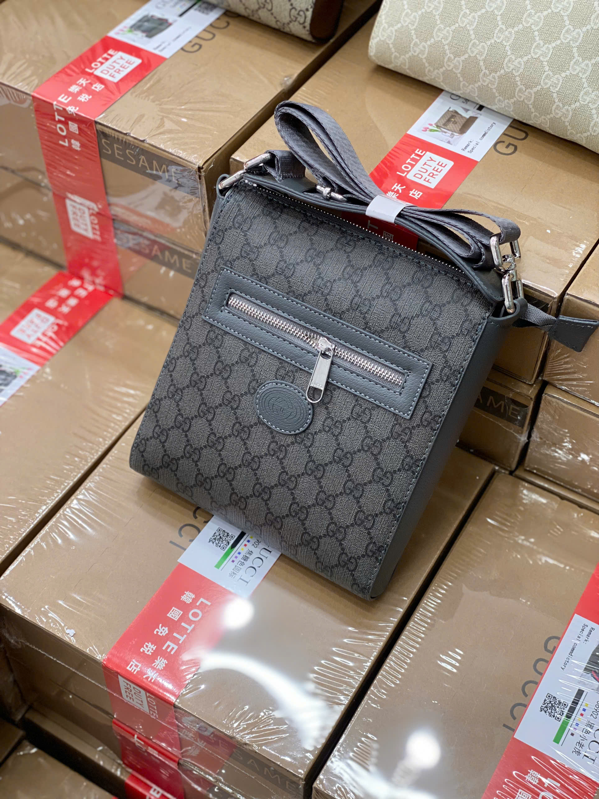 Túi Đeo Chéo Gucci GG Supreme Messenger Bag_thumbnail_22