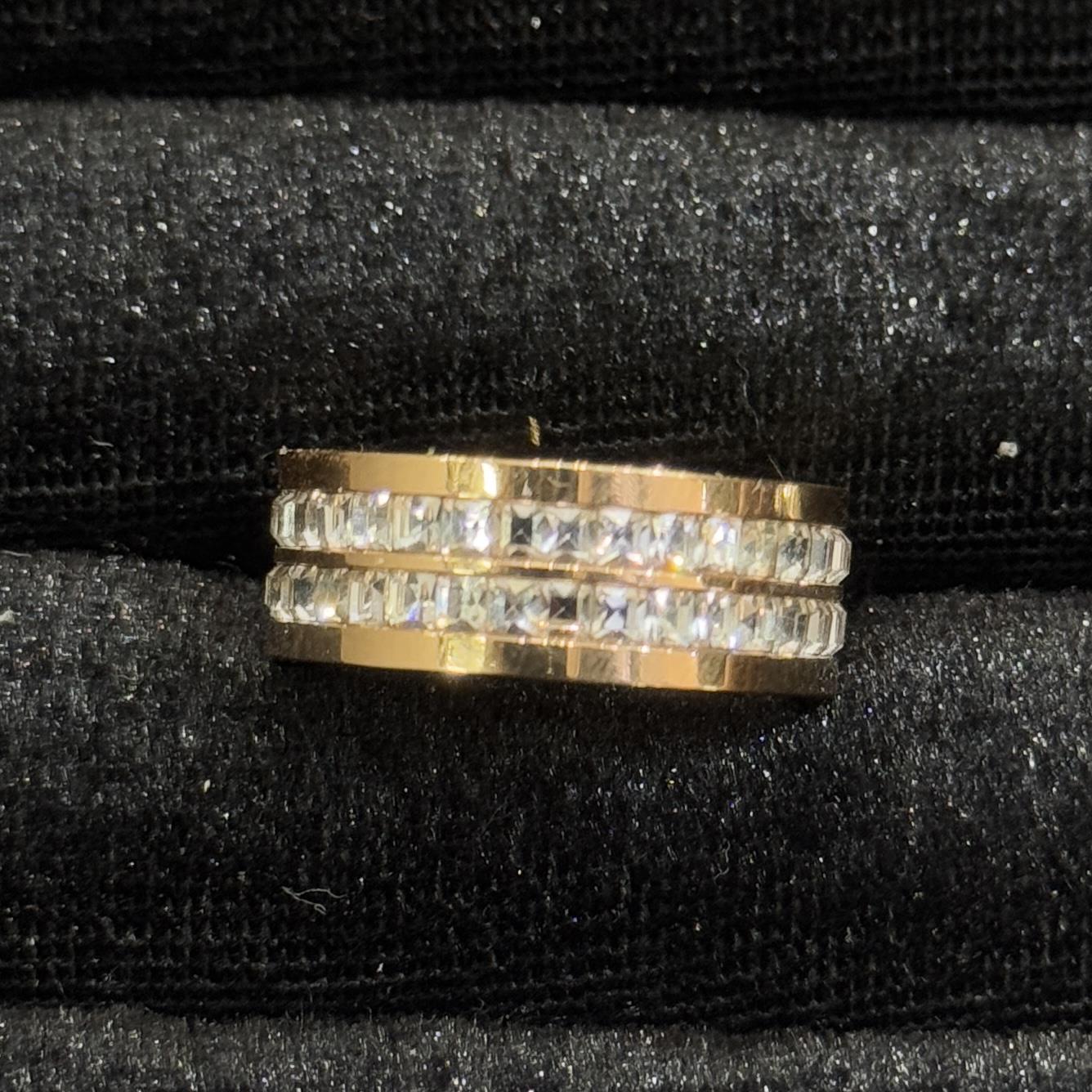 Nhẫn kiểu titan 2 hàng đá vàng size 8._thumbnail_2