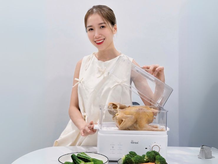 GIA ĐÌNH ZÔ ZÔ TIN DÙNG NỒI HẤP THỦY NHIỆT YOSHI VIFIBA