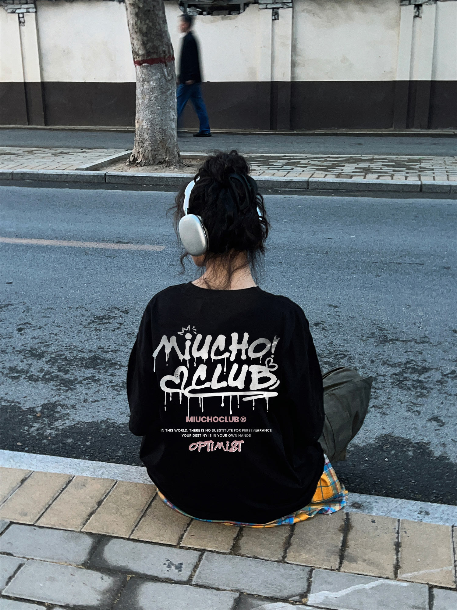 Áo thun nữ local brand form rộng 2057 Miucho vải cotton 4c 220gsm cổ tròn tay ngắn in mix_thumbnail_3
