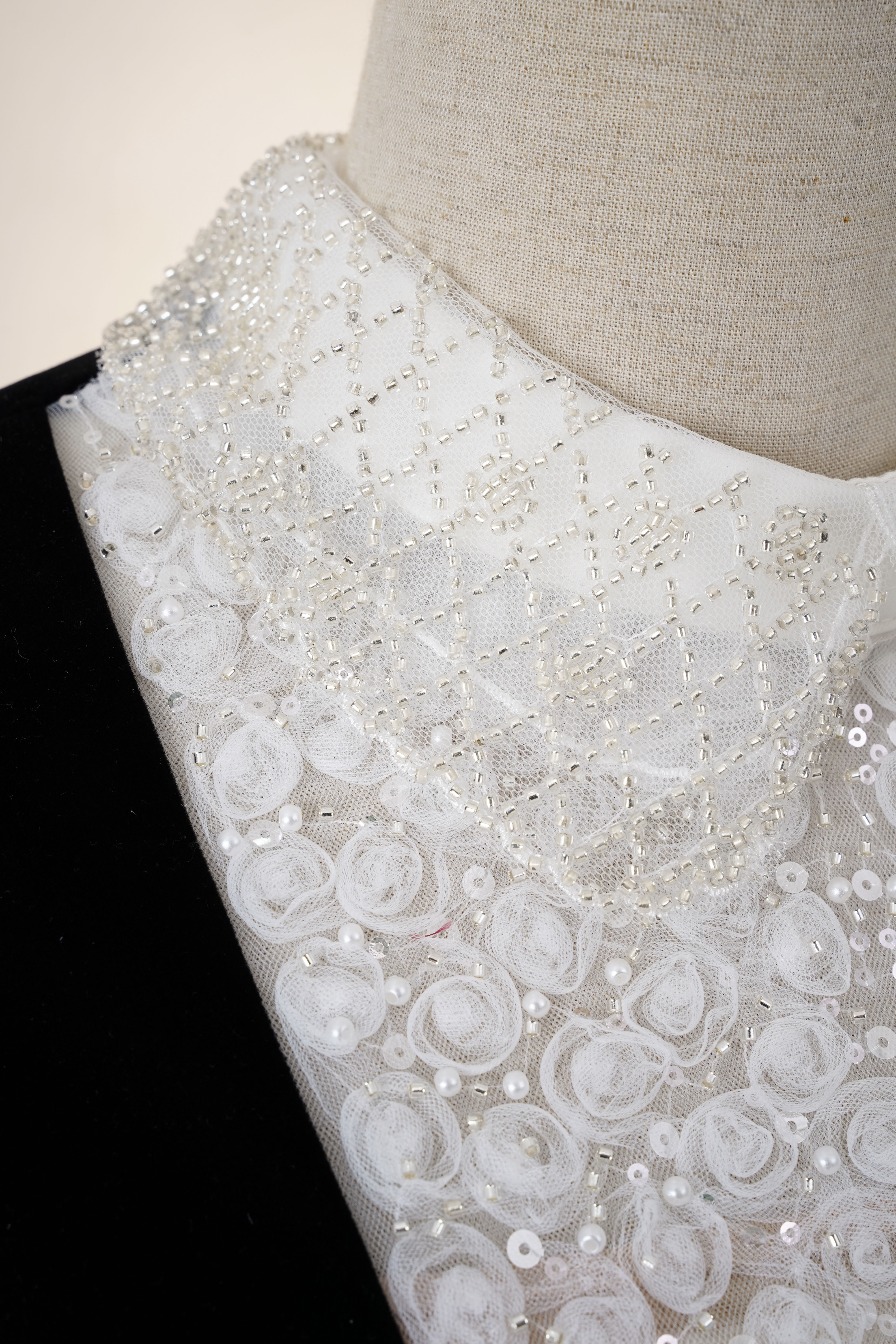 Đầm Chữ A Cổ Sen Đính Cườm Ngắn_thumbnail_3