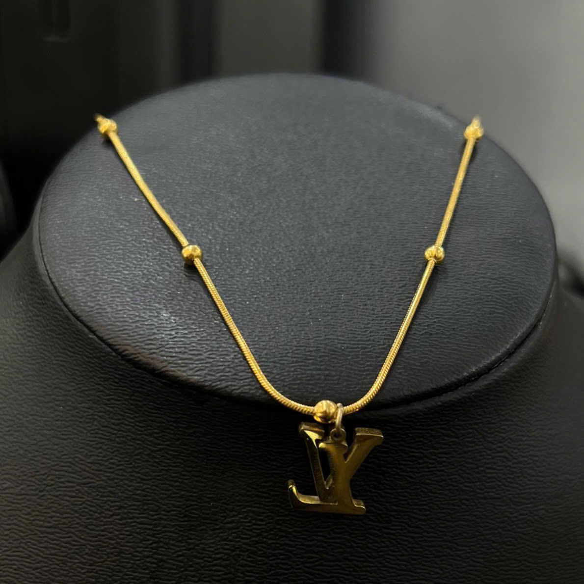 vòng tay titan vàng charm LV trơn to _thumbnail_2