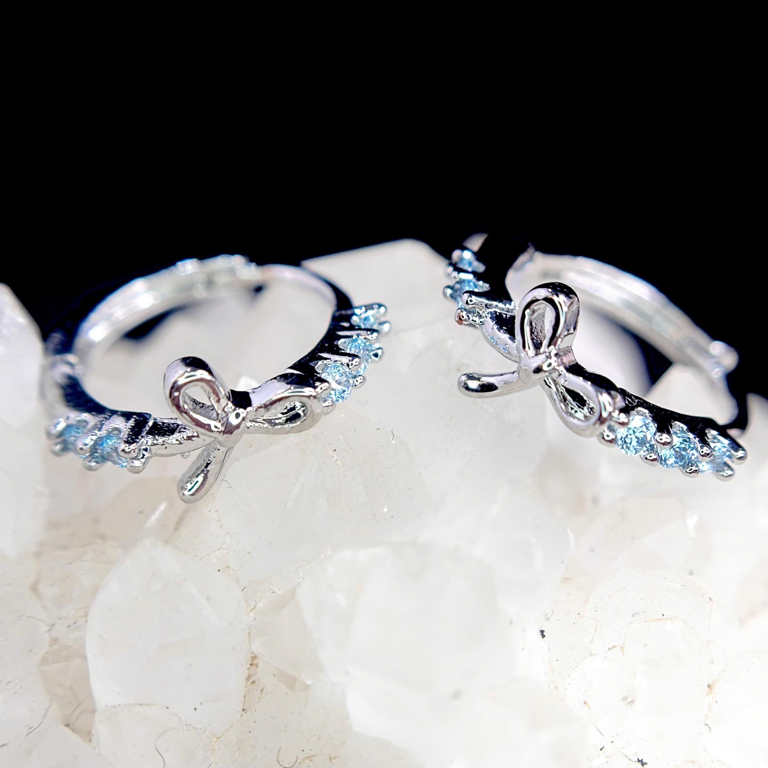 Khuyên vòng hợp kim mạ bạc nơ xanh size 8_thumbnail_3