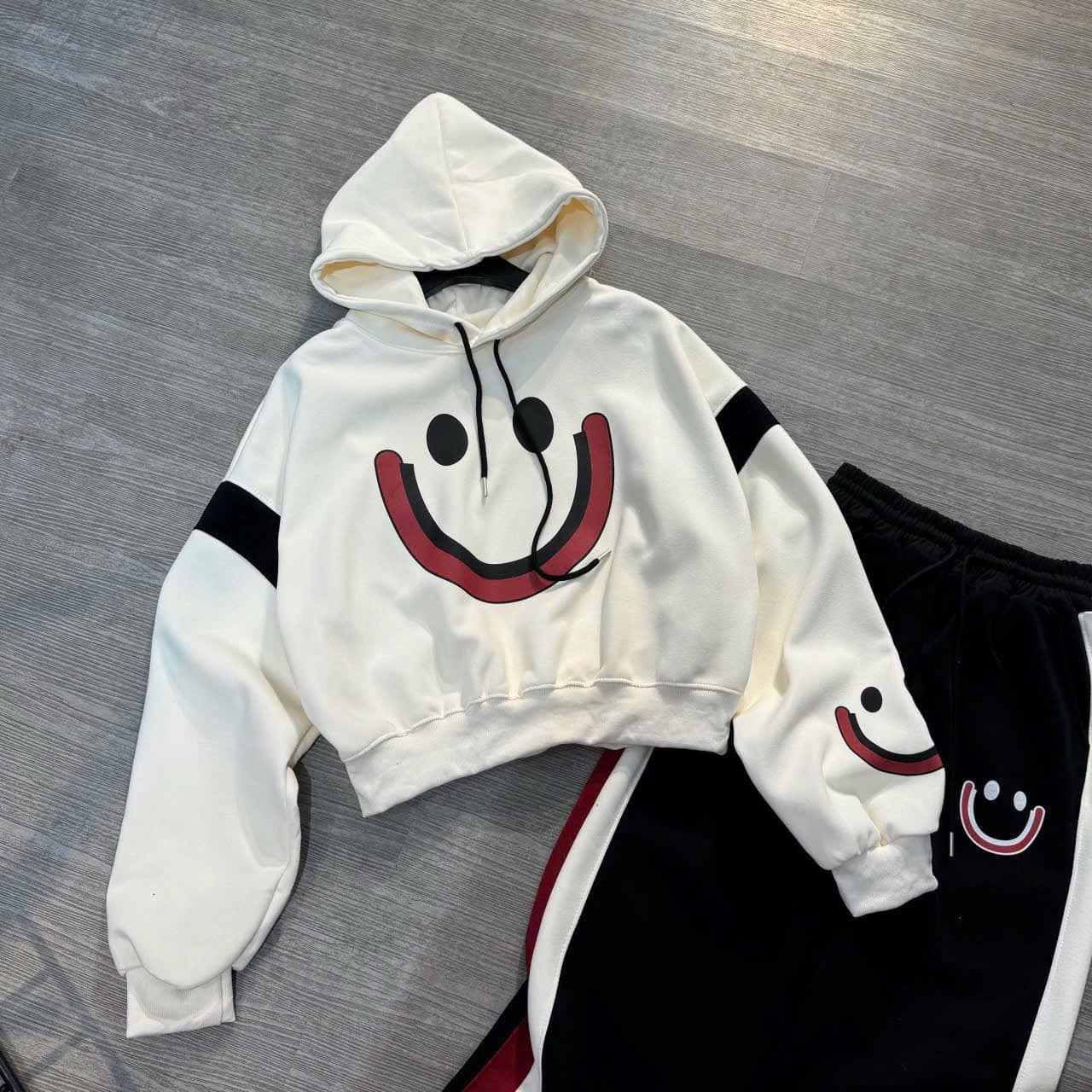 Set bộ nỉ mặt cười - B13