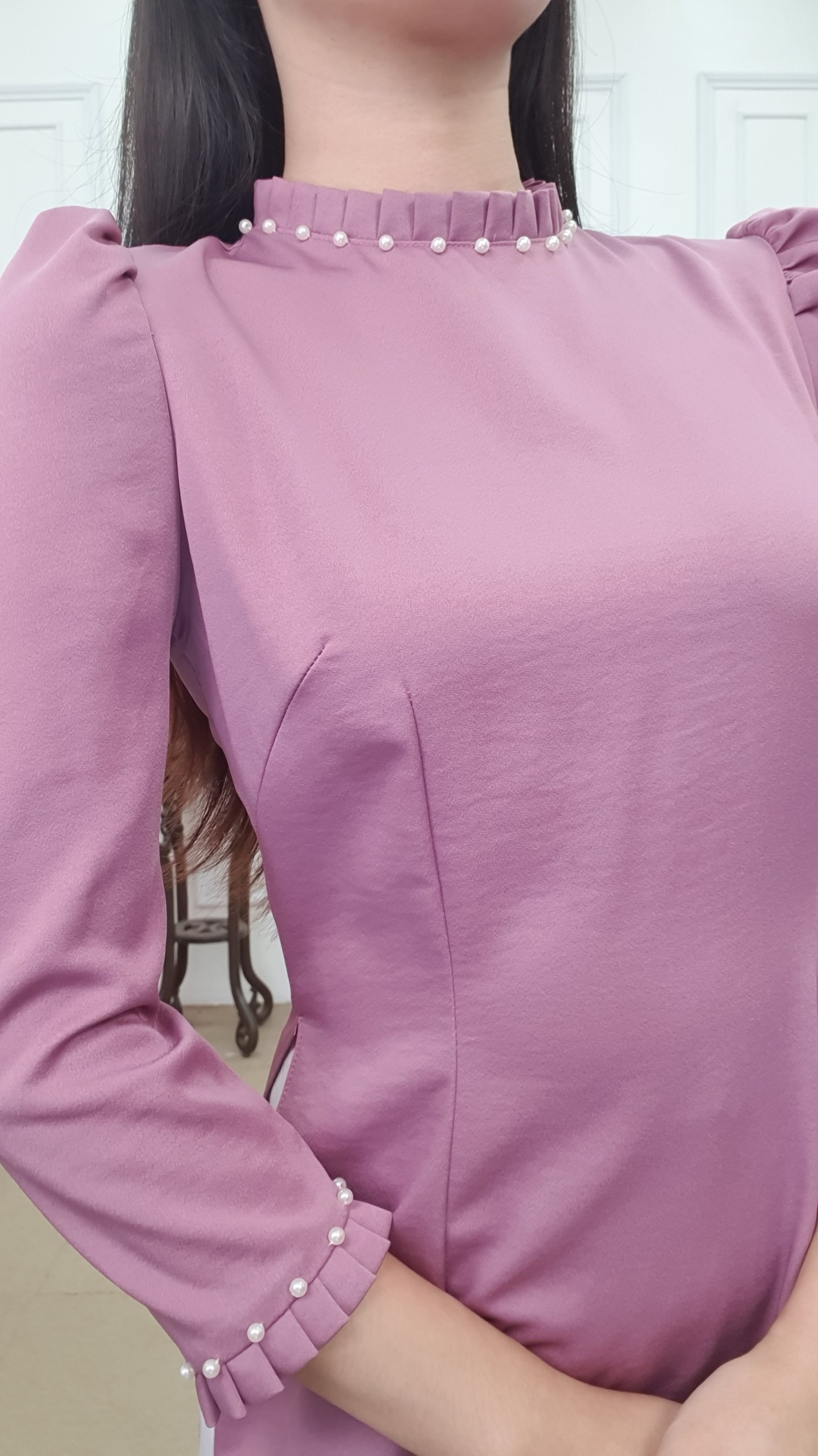 A2051 áo dài lụa tây thi bồng dài nền hồng sen đậm cổ xếp ly_thumbnail_3