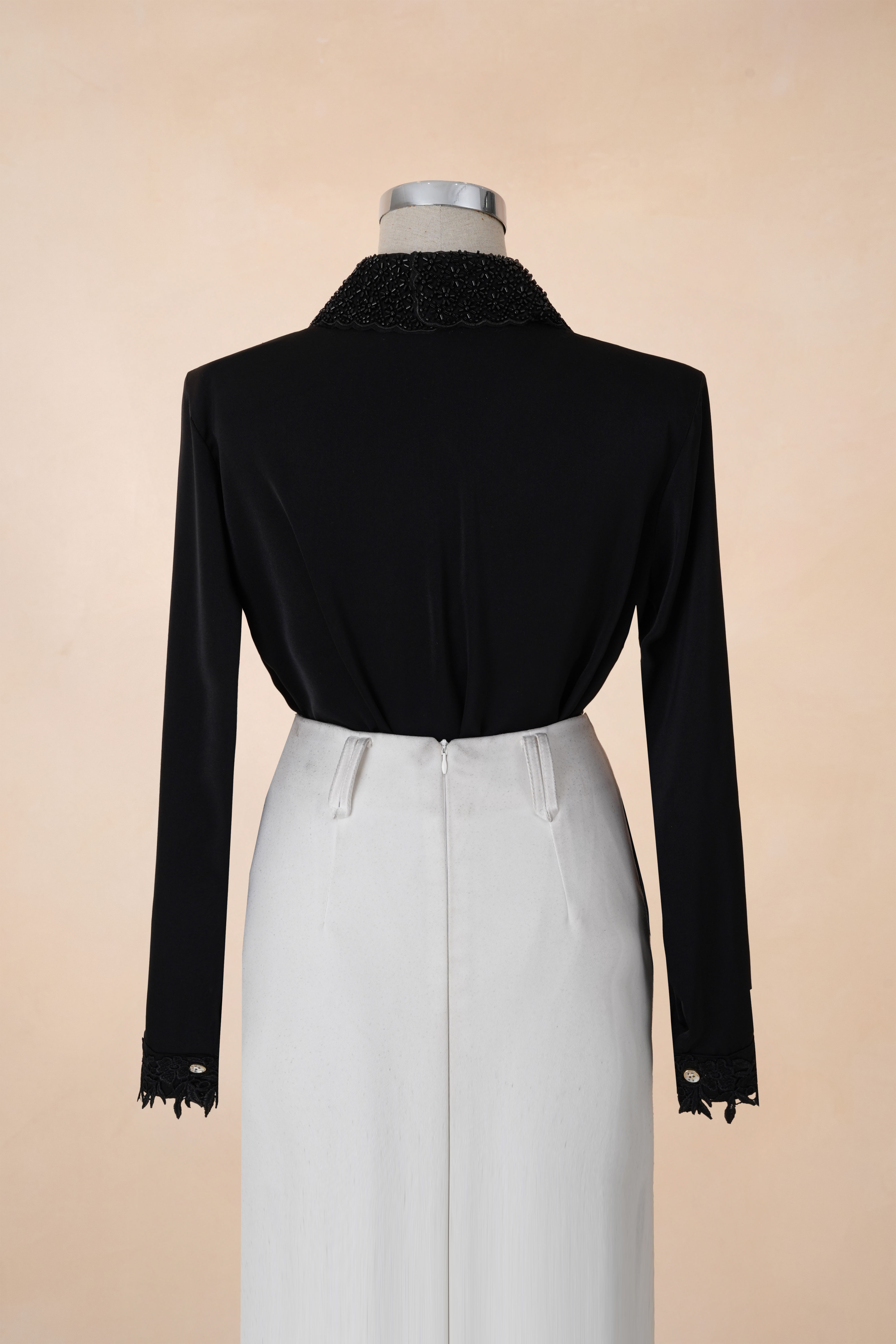 Sơ Mi Cổ Sen Đính Cườm Túi Ngực