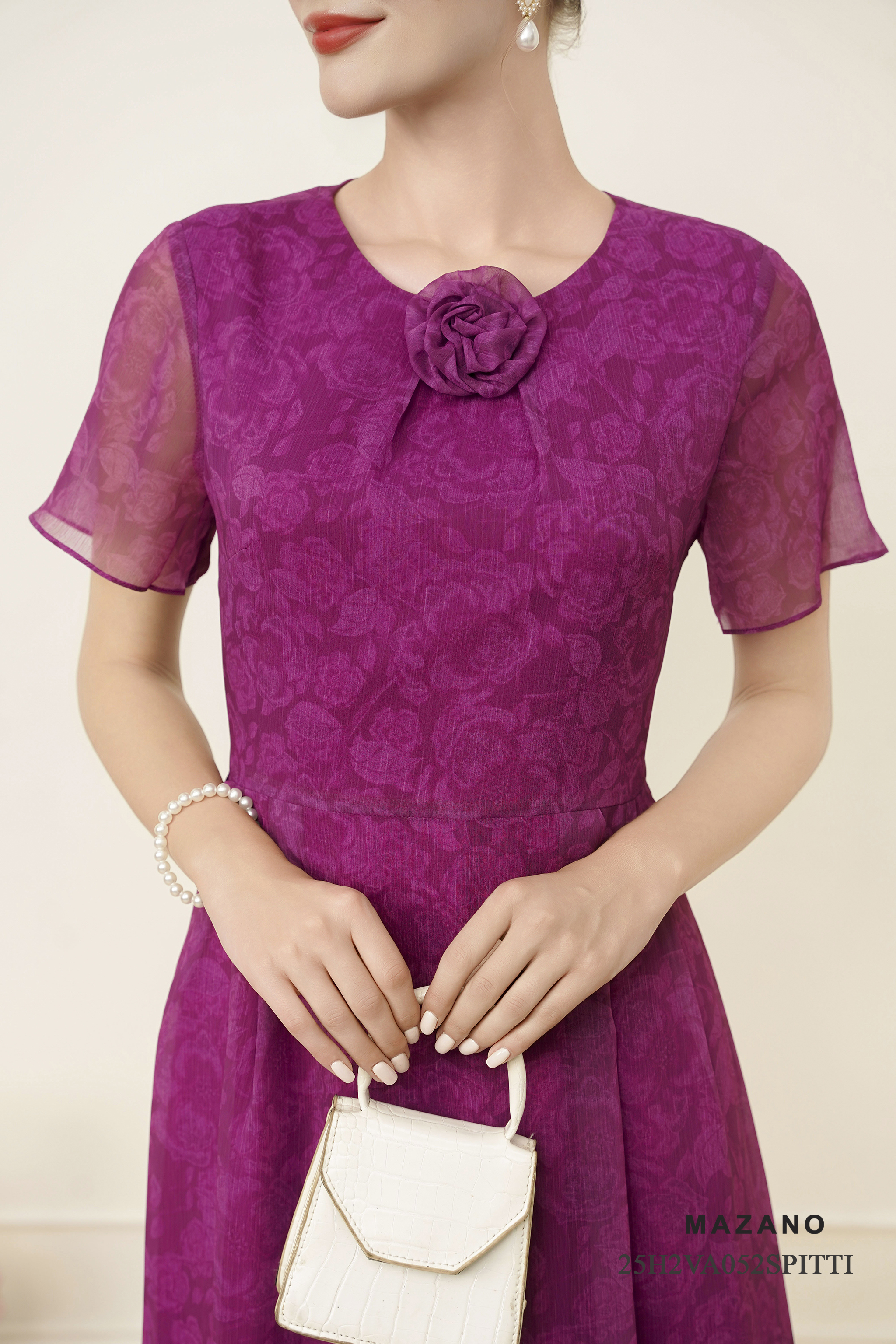 Váy Đầm Ôm Vải voan mỏng Hoạ tiết hoa trà cách điệu Cổ tròn Đính hoa thủ công Tay ngắn Dài qua bắp chân_thumbnail_4