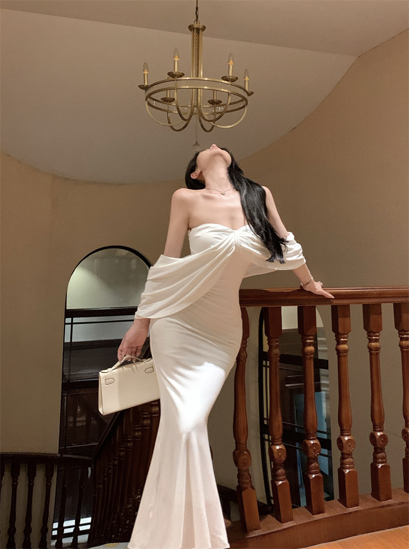 Đầm Dài Trắng Trễ Vai Quyến Rũ_thumbnail_4